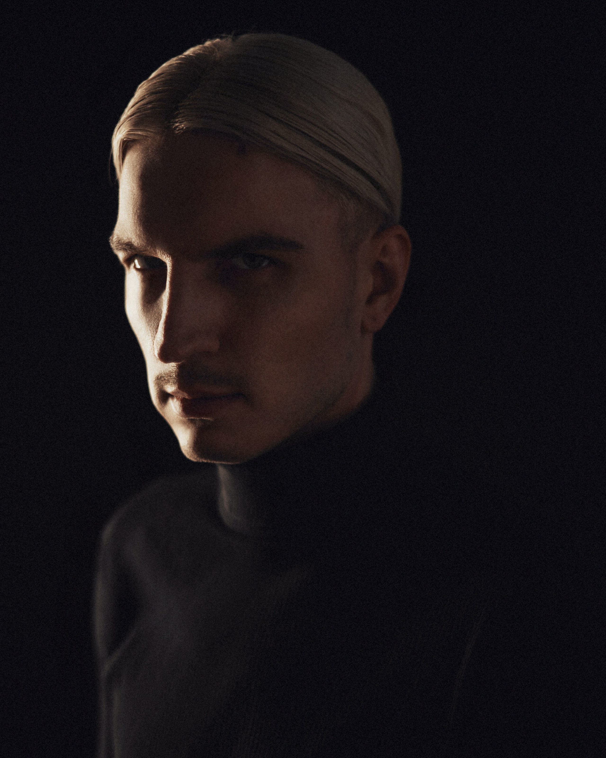 TONY. Рекламный, Fashion и имиджевый фотограф Михаил Чащин