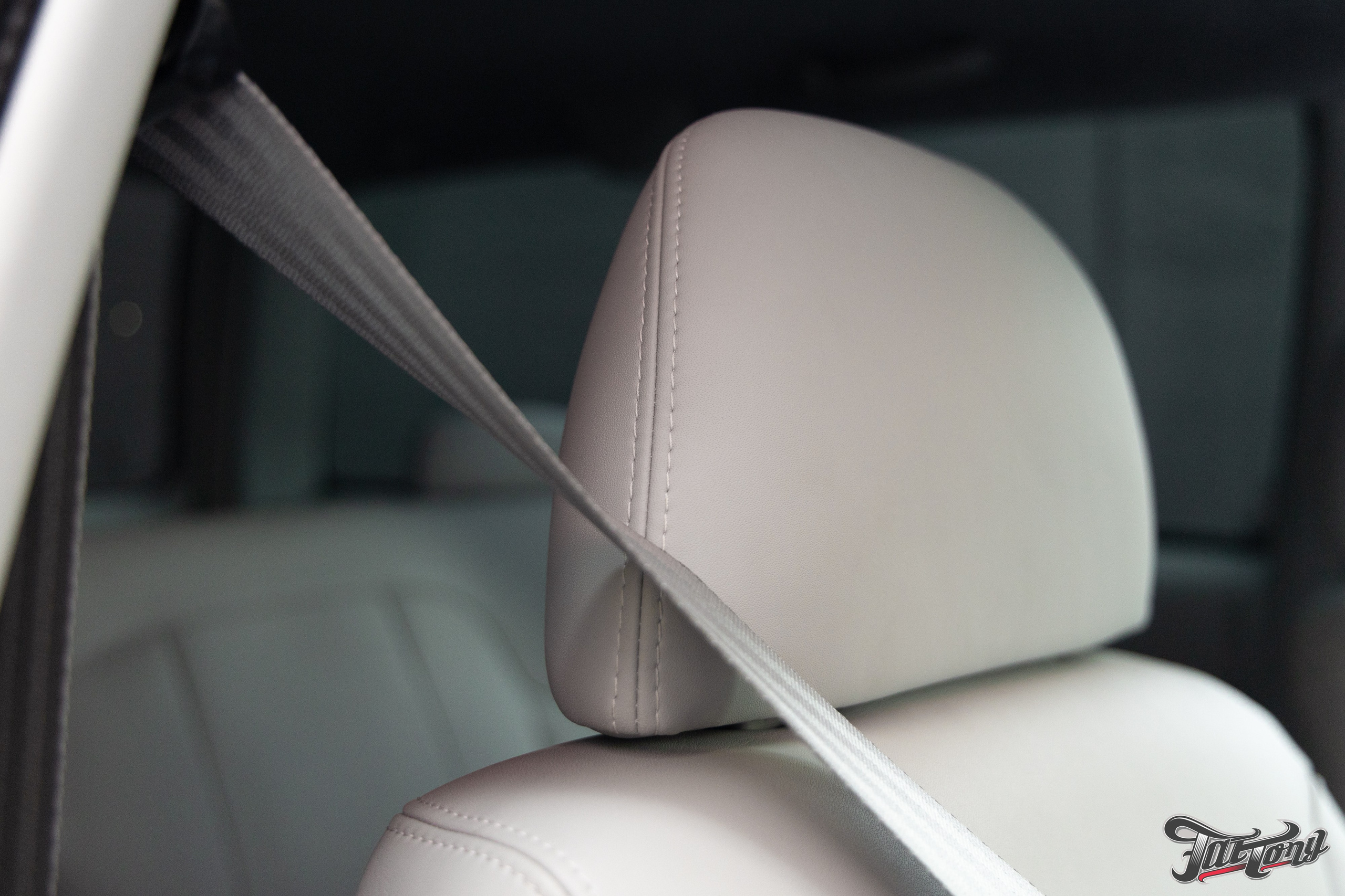 Chevrolet Tahoe I ремонт по кузову и окрас, пошив салона. DeLorein