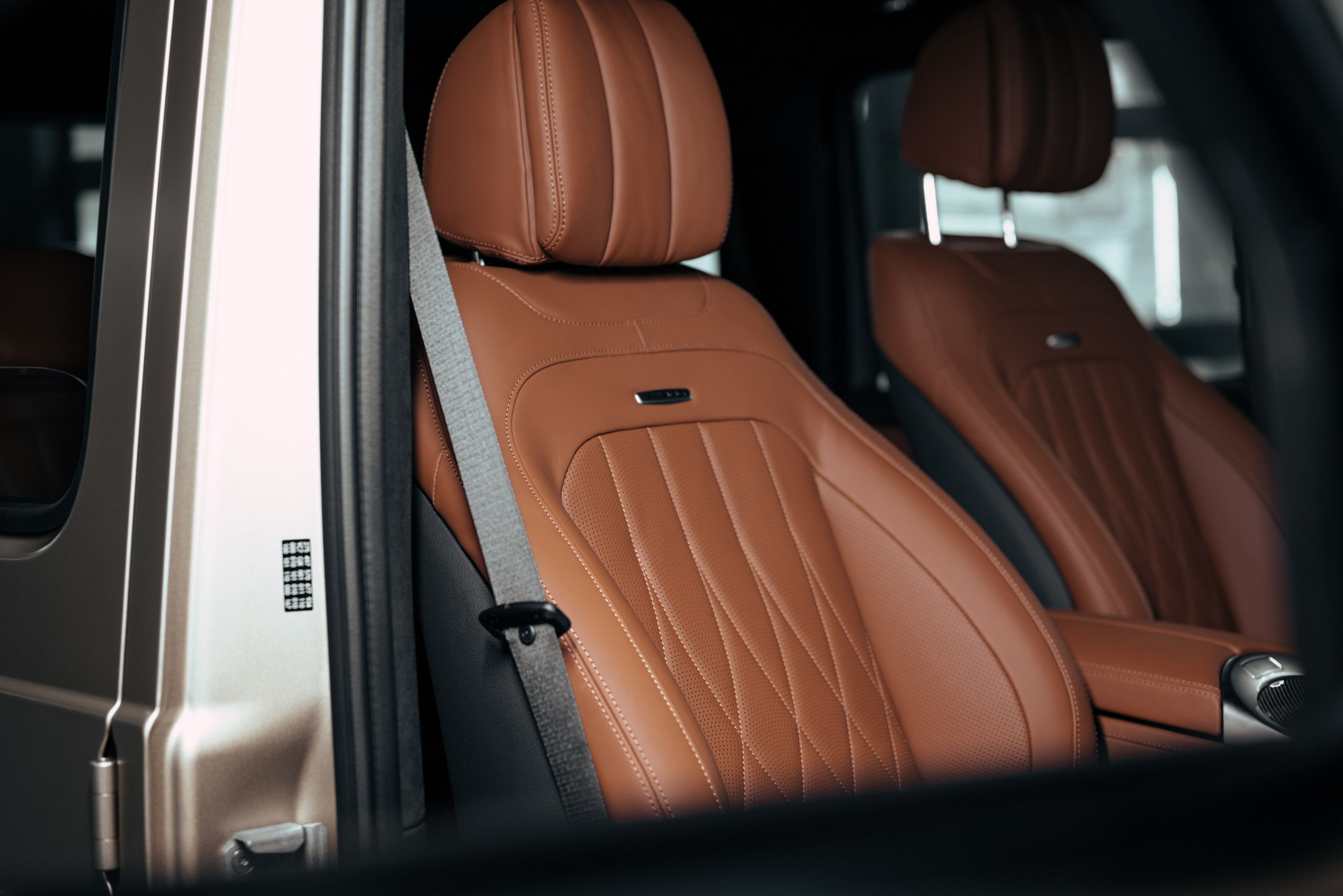 Mercedes G63 Gold. DeLorein