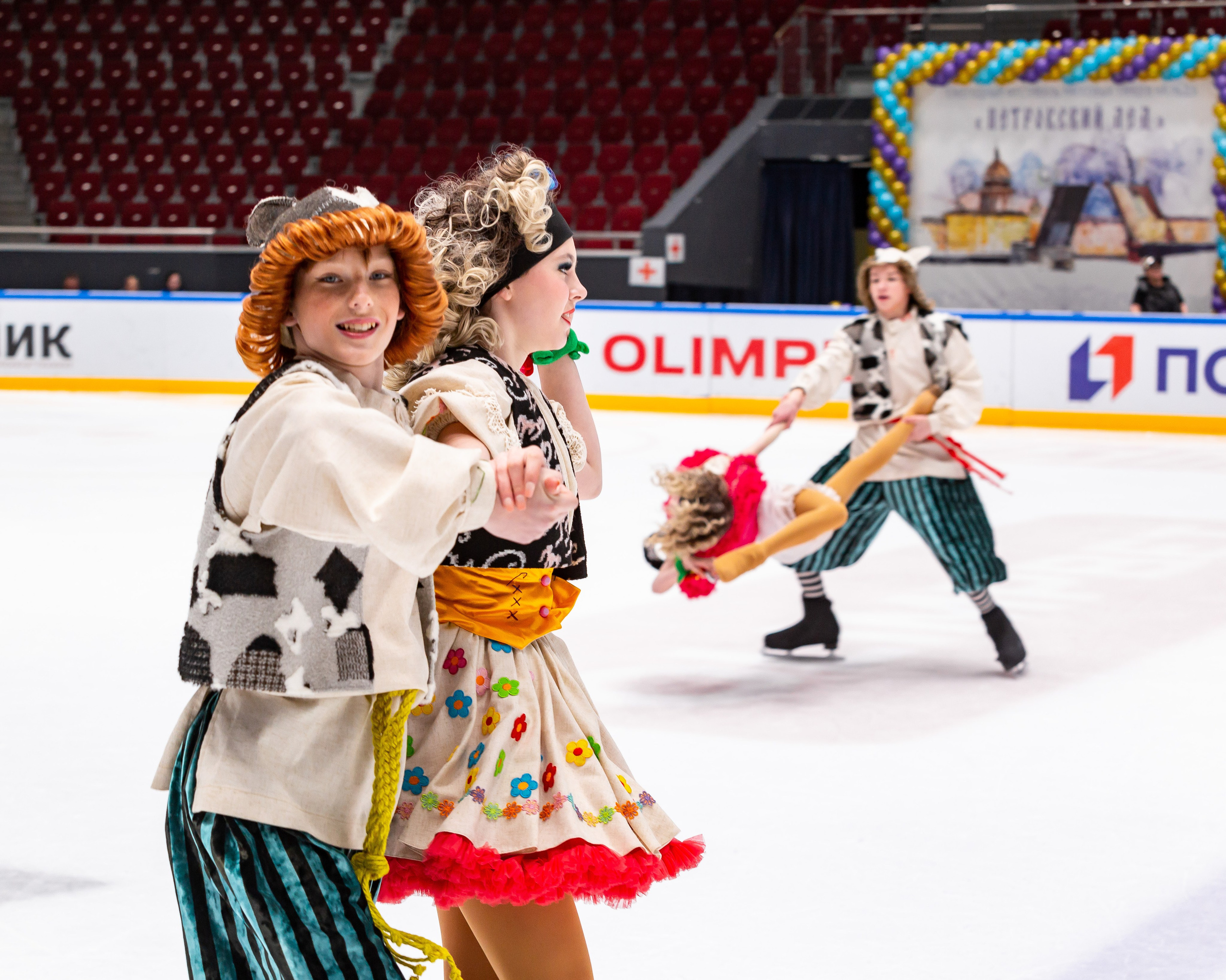 VII Ежегодный фестиваль массовых танцев на льду и фигурного катания «Петровский лёд» Санкт-Петербург. Репортажный фотограф в Москве