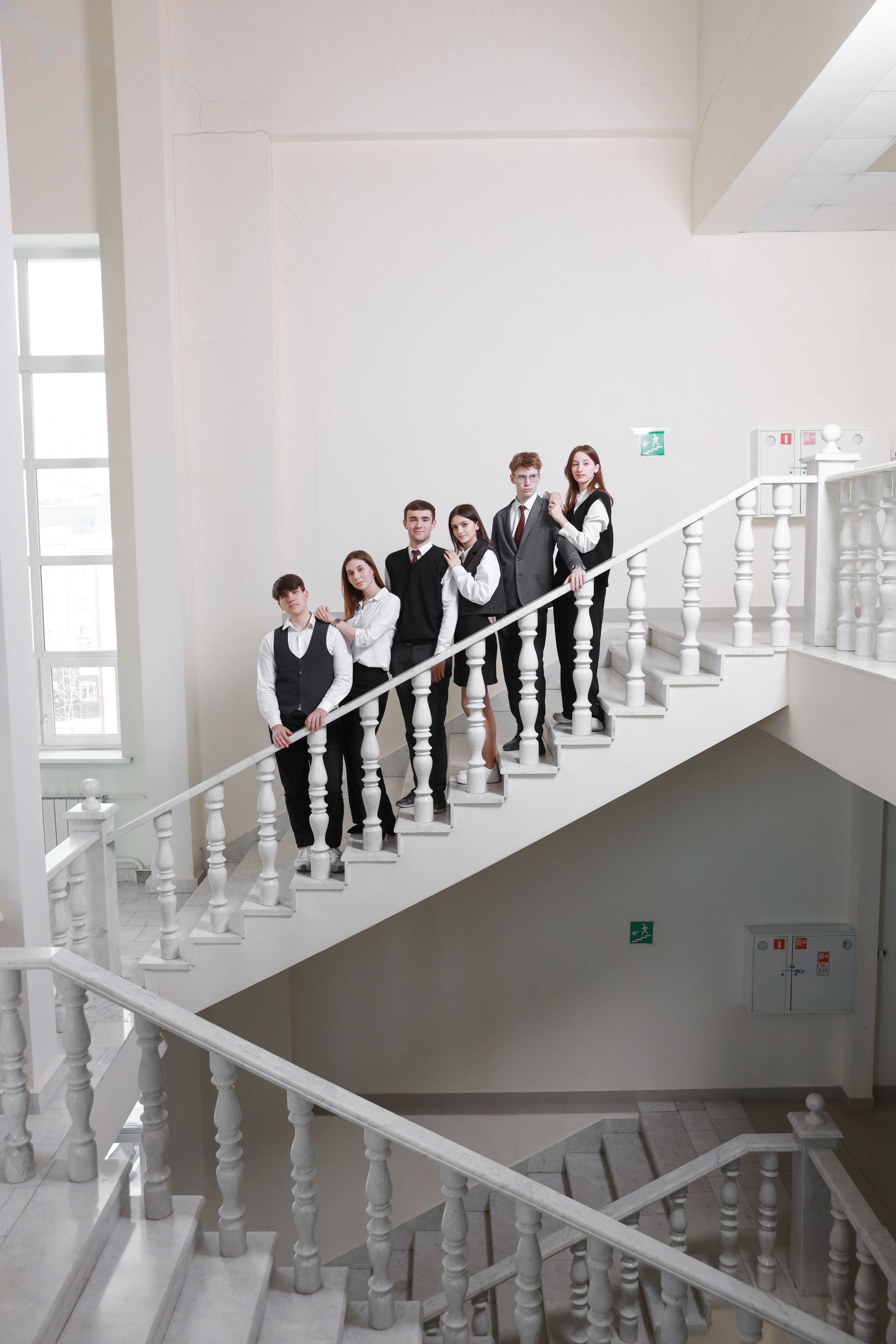 Заказать выпускной школьный альбом Тюмень. Выпускные альбомы в Тюмени для школ, садов, вузов спортивных секций