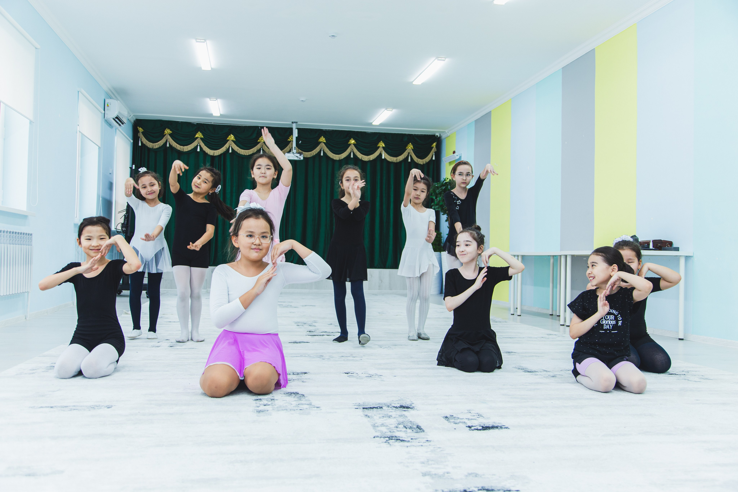 Sova School Атырау. Рекламный и портретный фотограф в Алматы — Серекпаев Танирхан