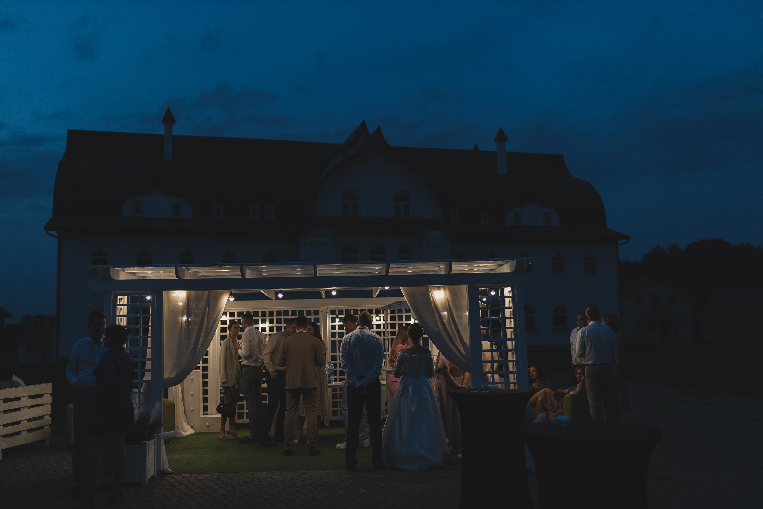 Свадебная фотосессия в Парк-отеле Орловский. Свадебный фотограф в Москве — Оскар Гелманов