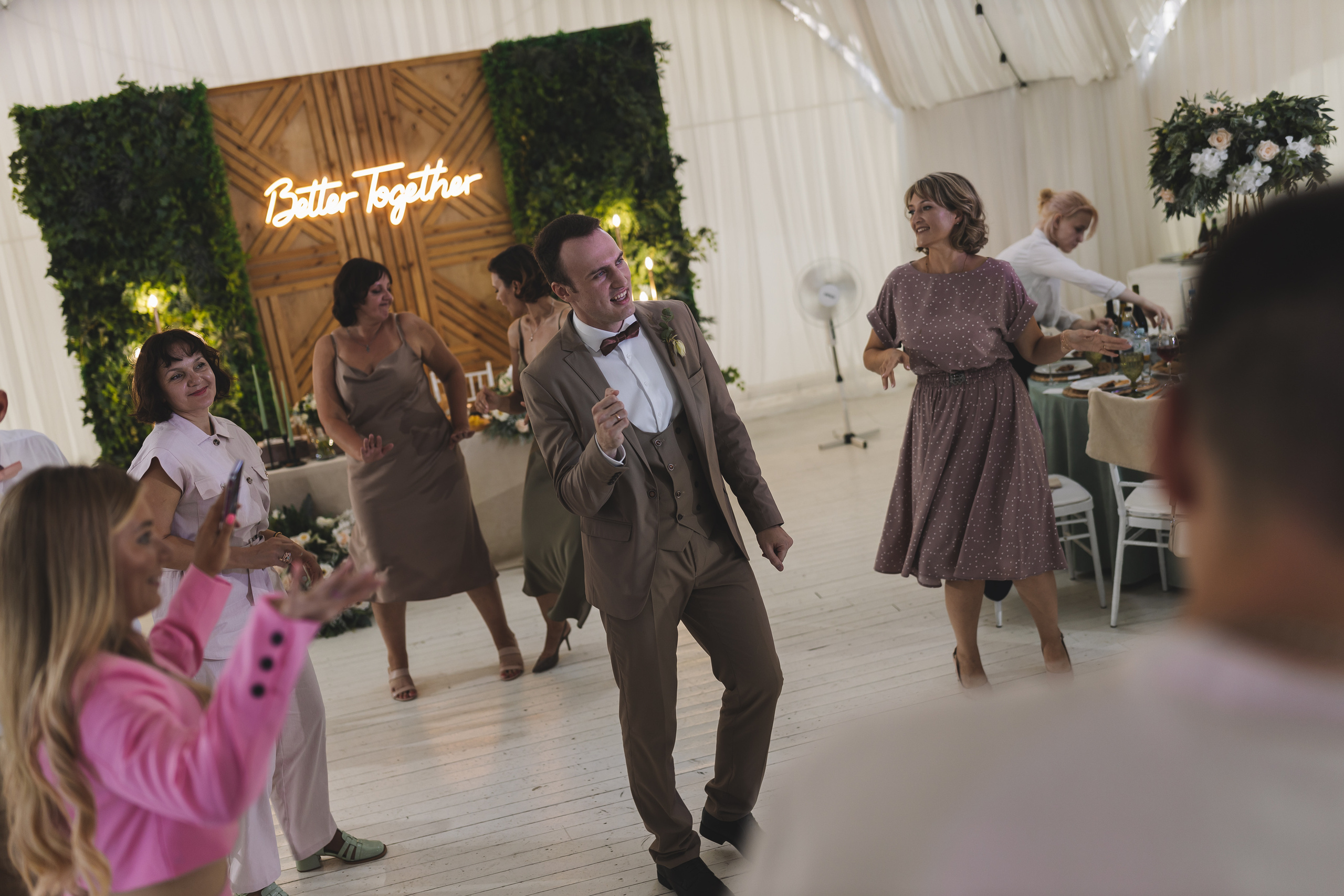 Свадебная фотосессия в Парк-отеле Орловский. Свадебный фотограф в Москве — Оскар Гелманов