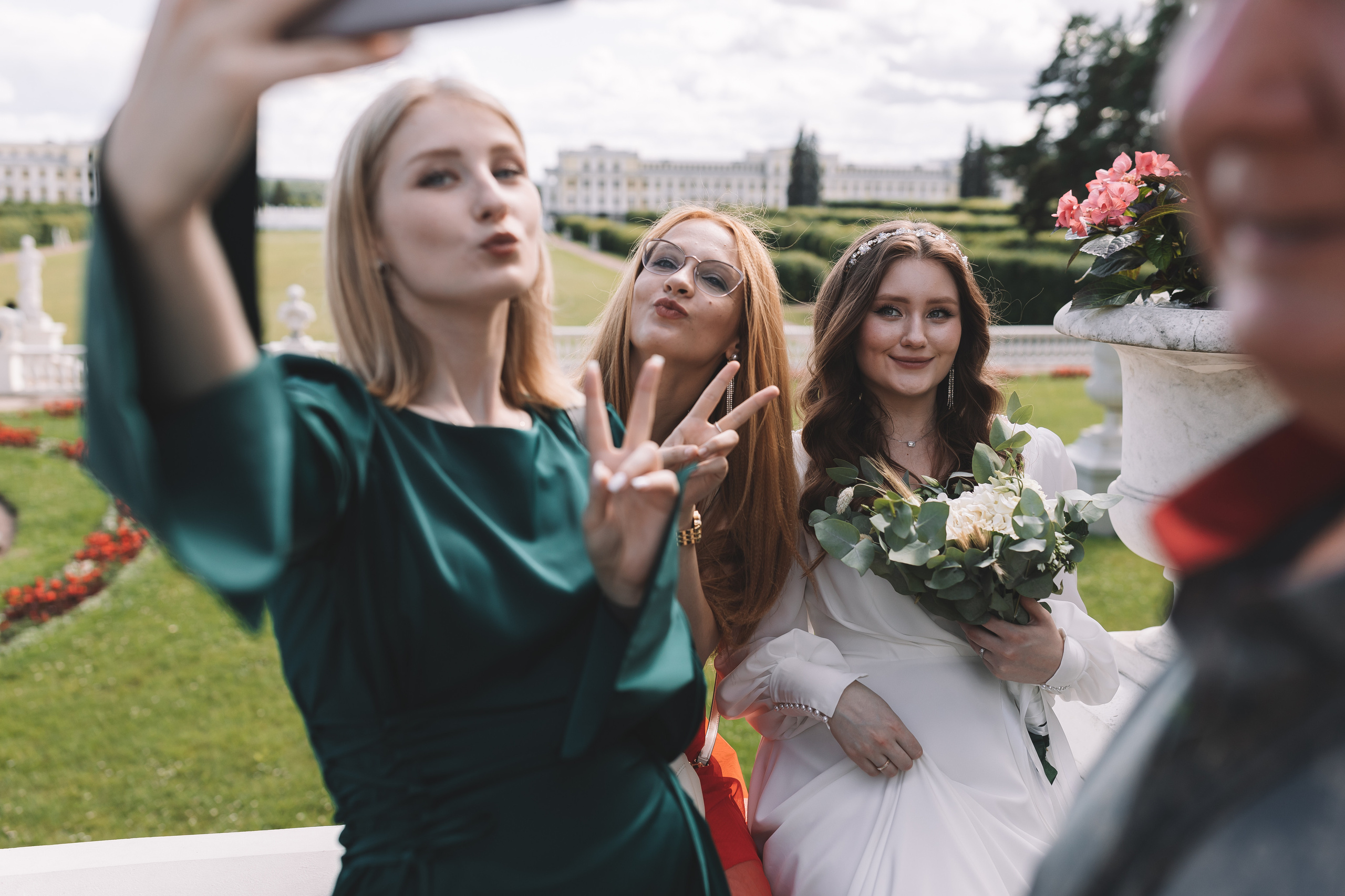 Свадебная фотосессия в Музее Заповеднике Архангельское. Свадебный фотограф в Москве — Оскар Гелманов
