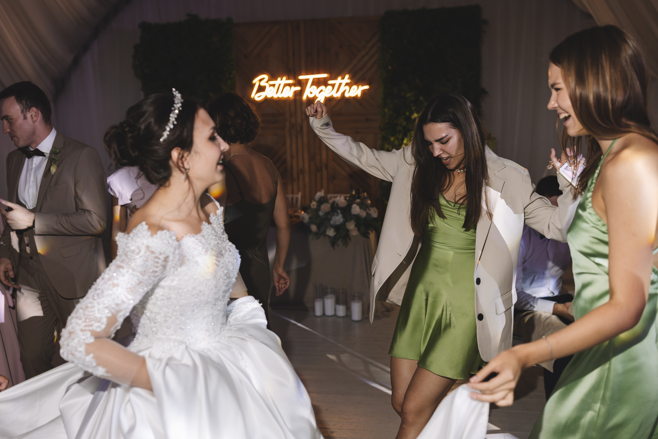 Свадебная фотосессия в Парк-отеле Орловский. Свадебный фотограф в Москве — Оскар Гелманов