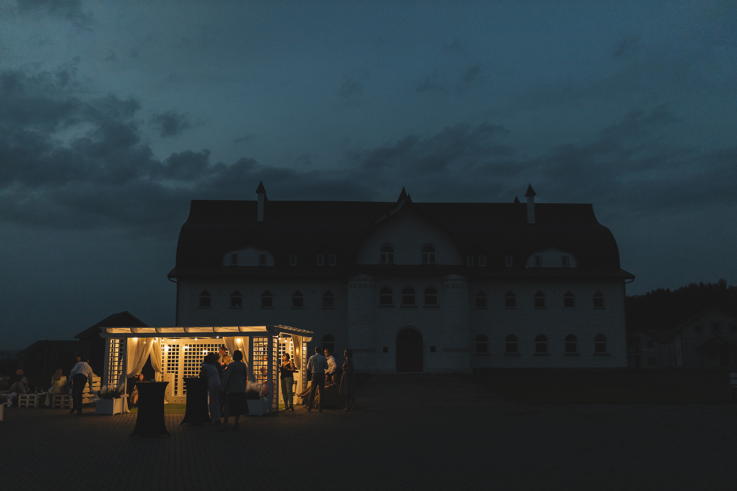Свадебная фотосессия в Парк-отеле Орловский. Свадебный фотограф в Москве — Оскар Гелманов
