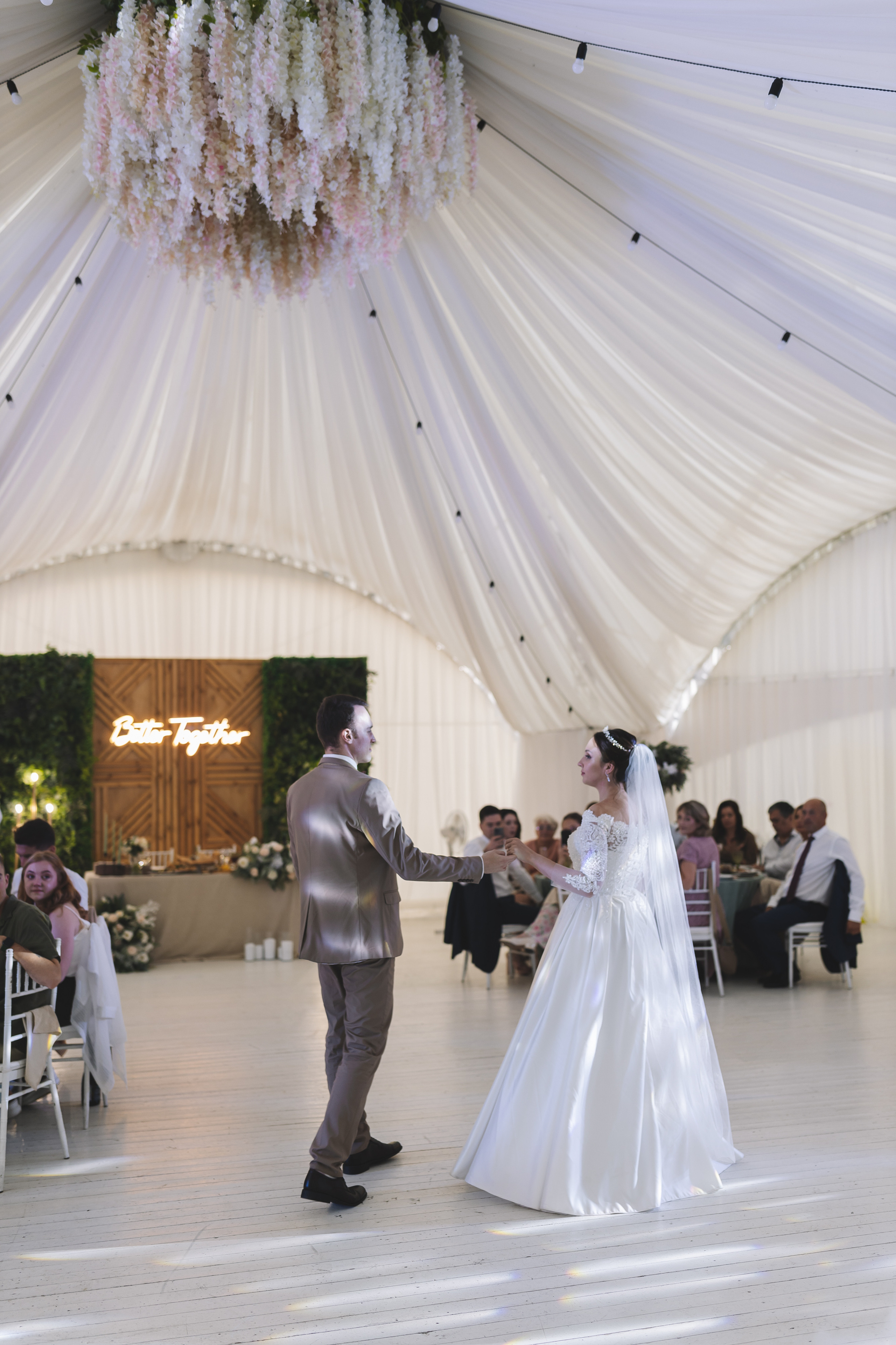 Свадебная фотосессия в Парк-отеле Орловский. Свадебный фотограф в Москве — Оскар Гелманов