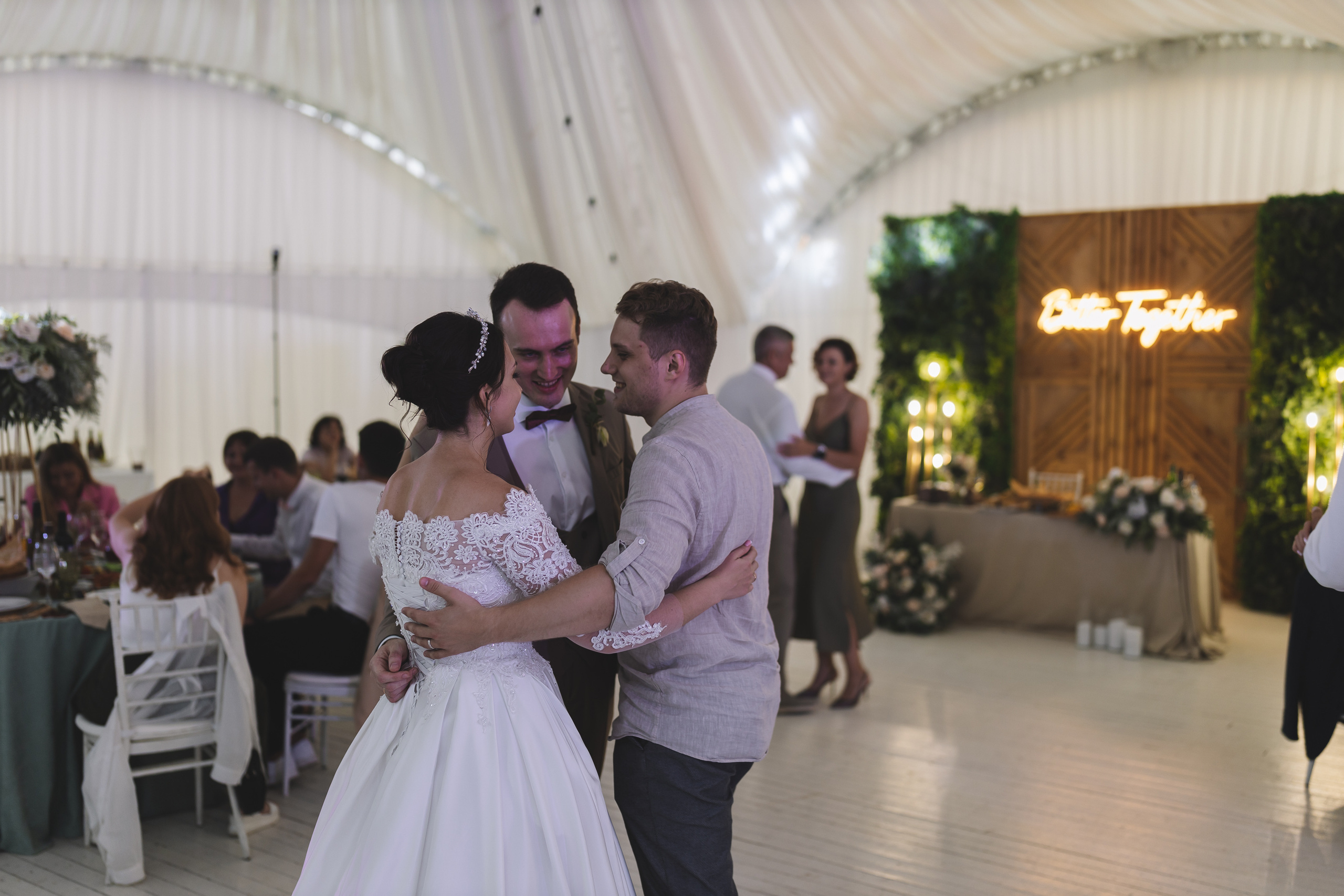 Свадебная фотосессия в Парк-отеле Орловский. Свадебный фотограф в Москве — Оскар Гелманов