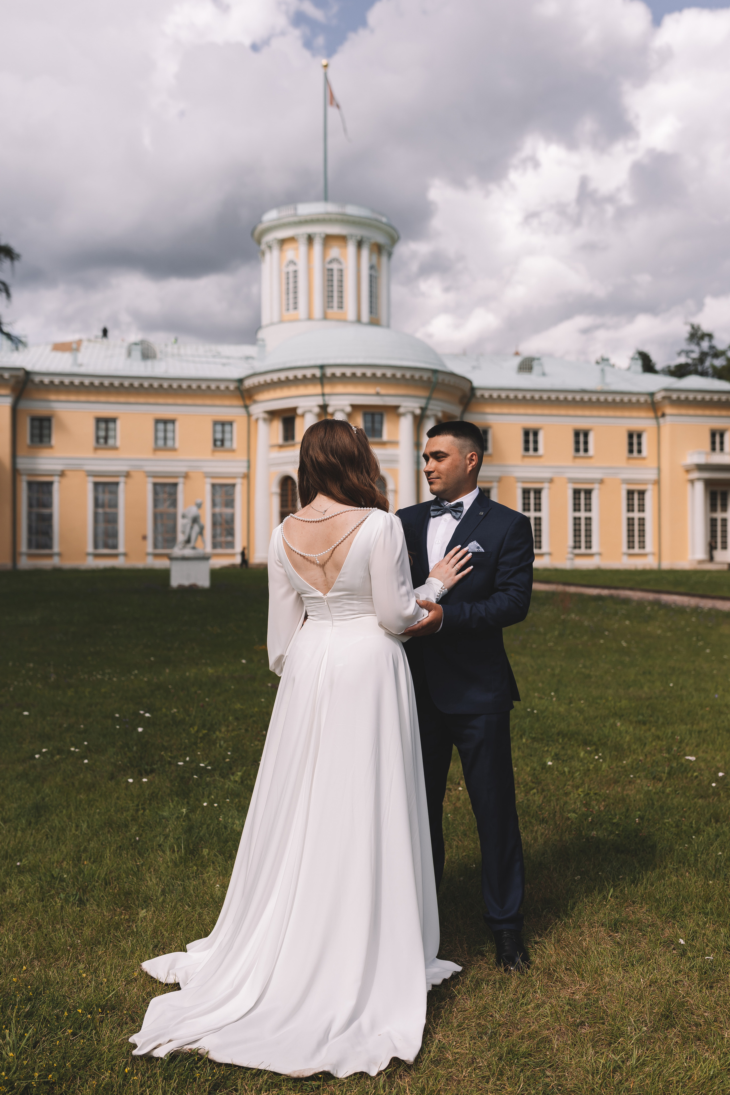 Свадебная фотосессия в Музее Заповеднике Архангельское. Свадебный фотограф в Москве — Оскар Гелманов