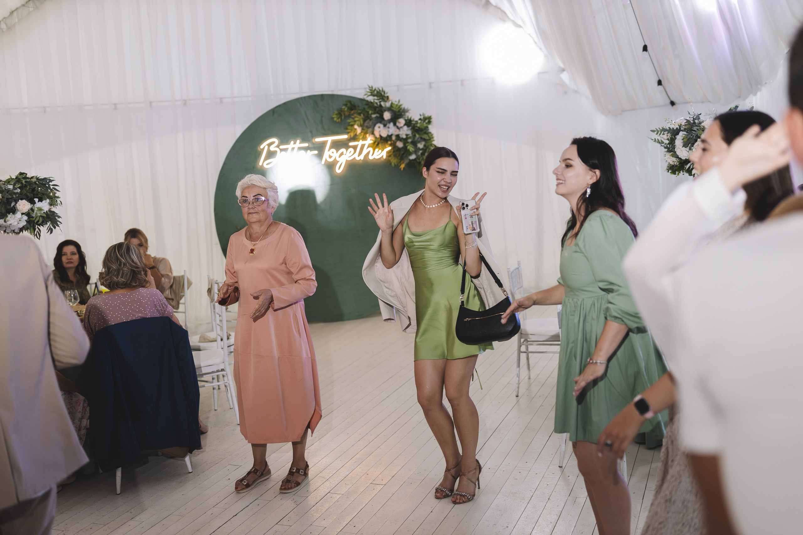 Свадебная фотосессия в Парк-отеле Орловский. Свадебный фотограф в Москве — Оскар Гелманов