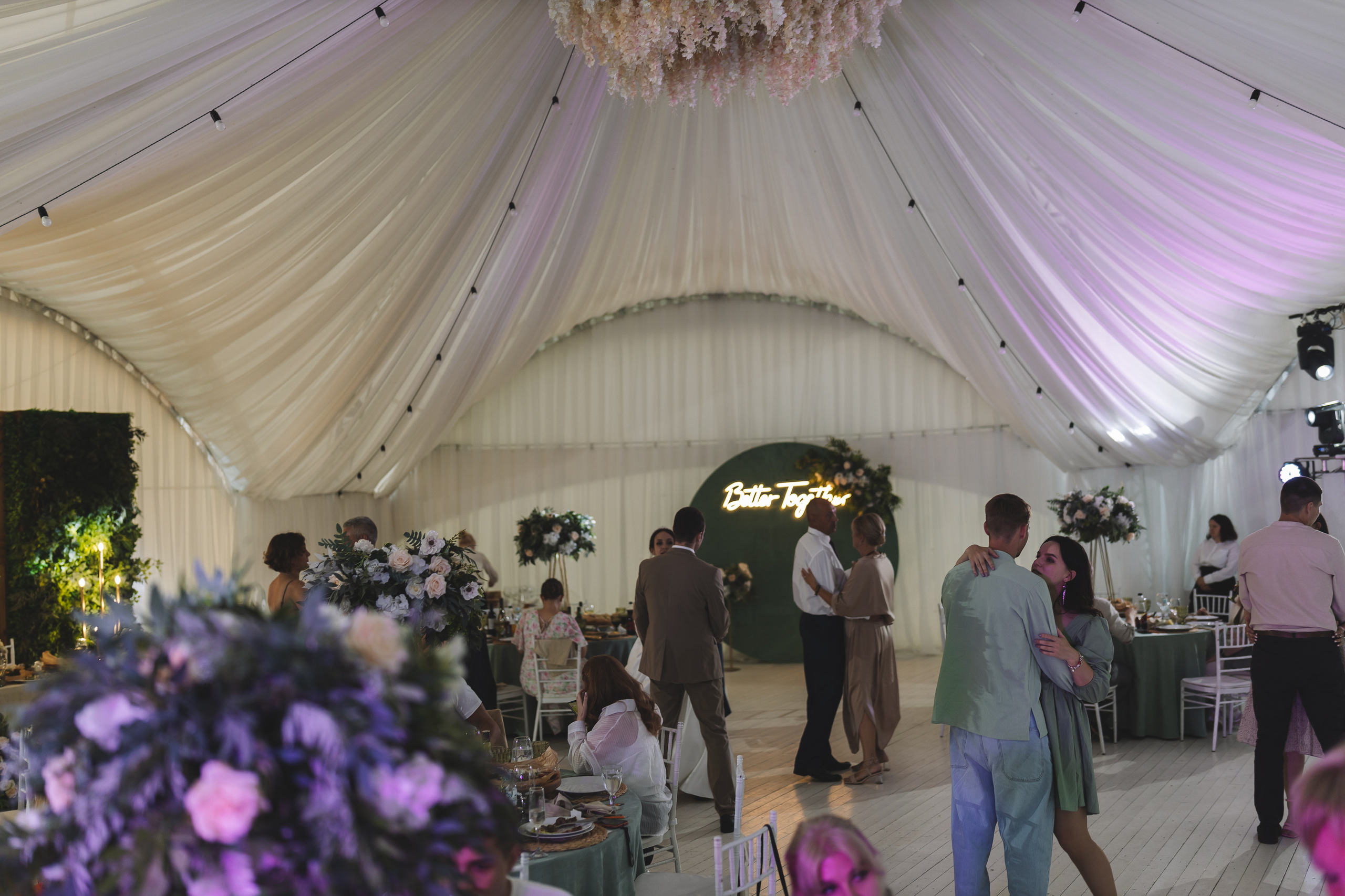 Свадебная фотосессия в Парк-отеле Орловский. Свадебный фотограф в Москве — Оскар Гелманов