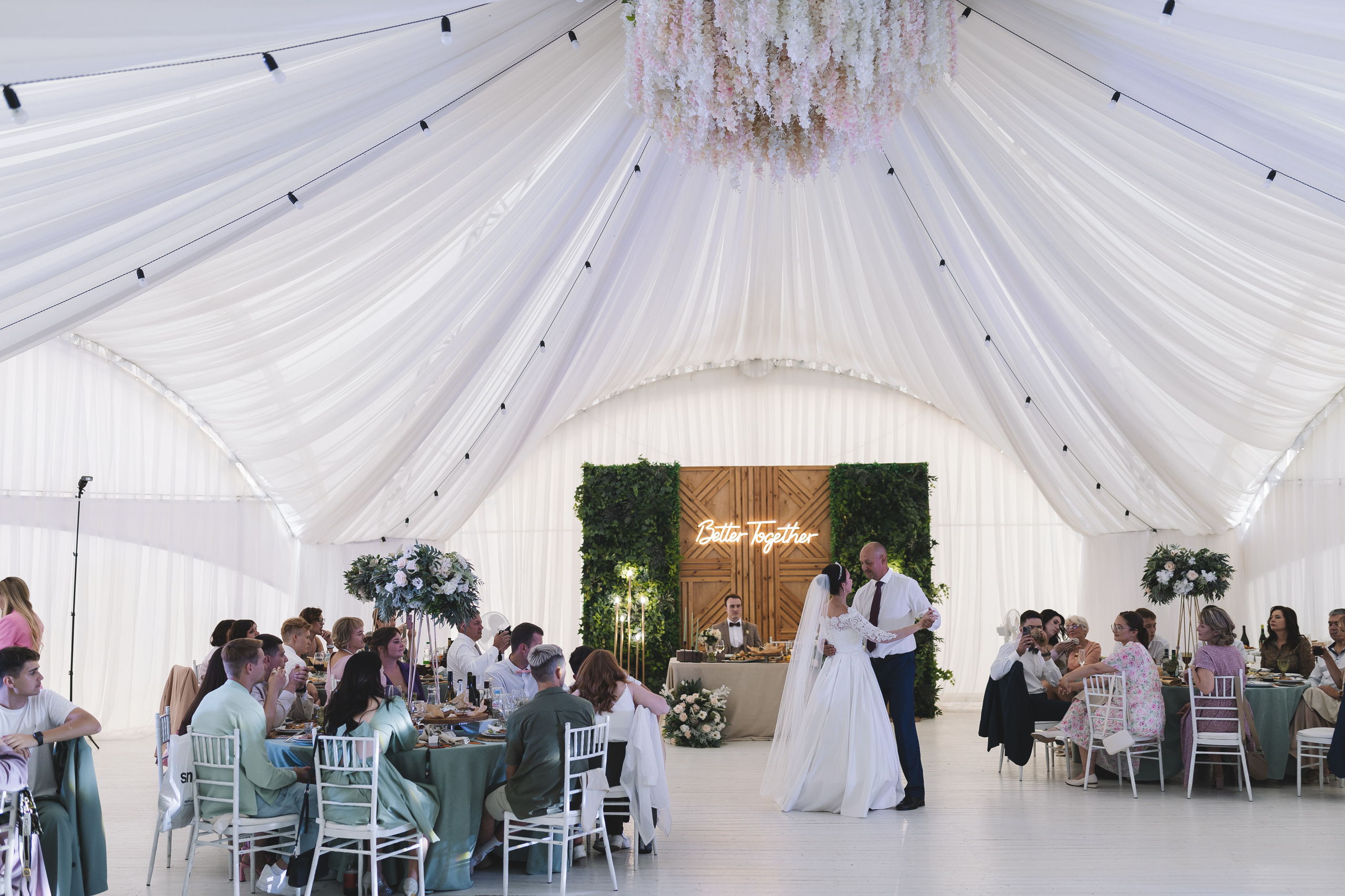 Свадебная фотосессия в Парк-отеле Орловский. Свадебный фотограф в Москве — Оскар Гелманов