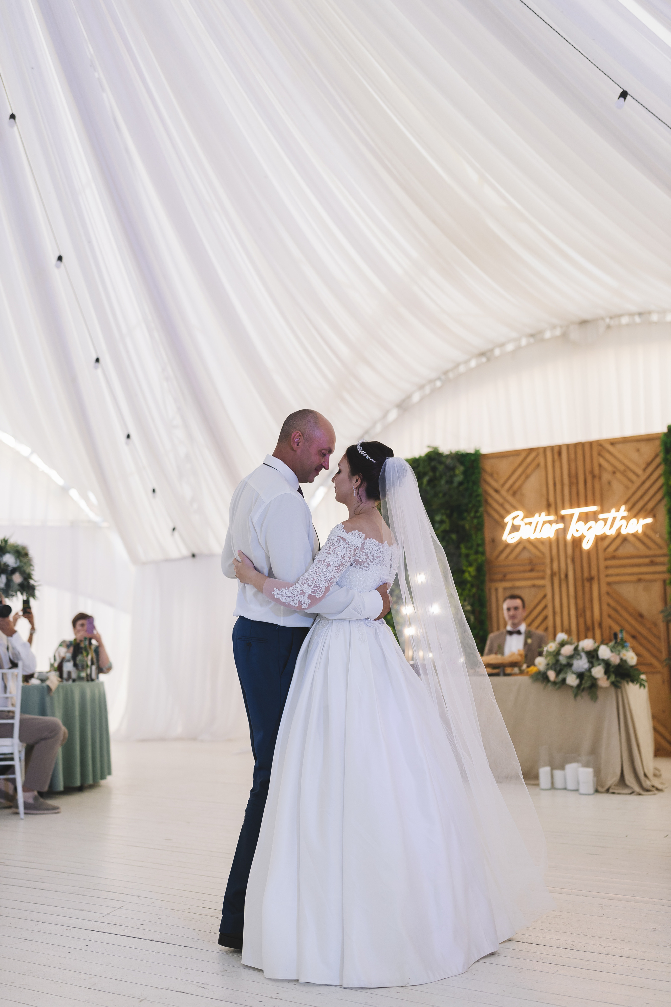 Свадебная фотосессия в Парк-отеле Орловский. Свадебный фотограф в Москве — Оскар Гелманов