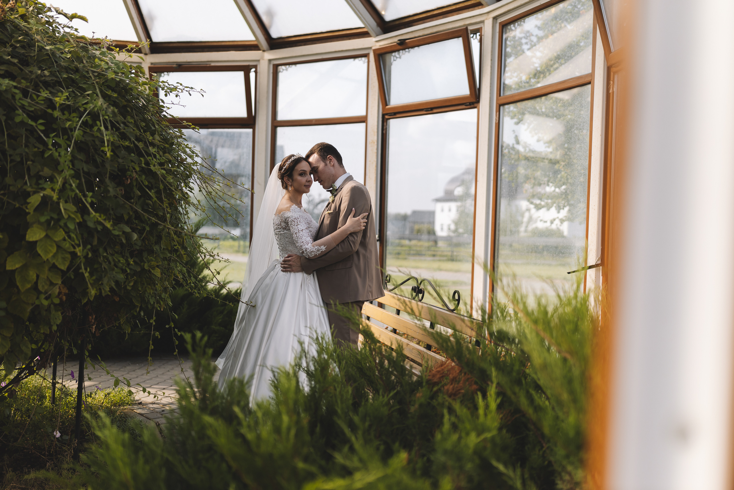 Свадебная фотосессия в Парк-отеле Орловский. Свадебный фотограф в Москве — Оскар Гелманов