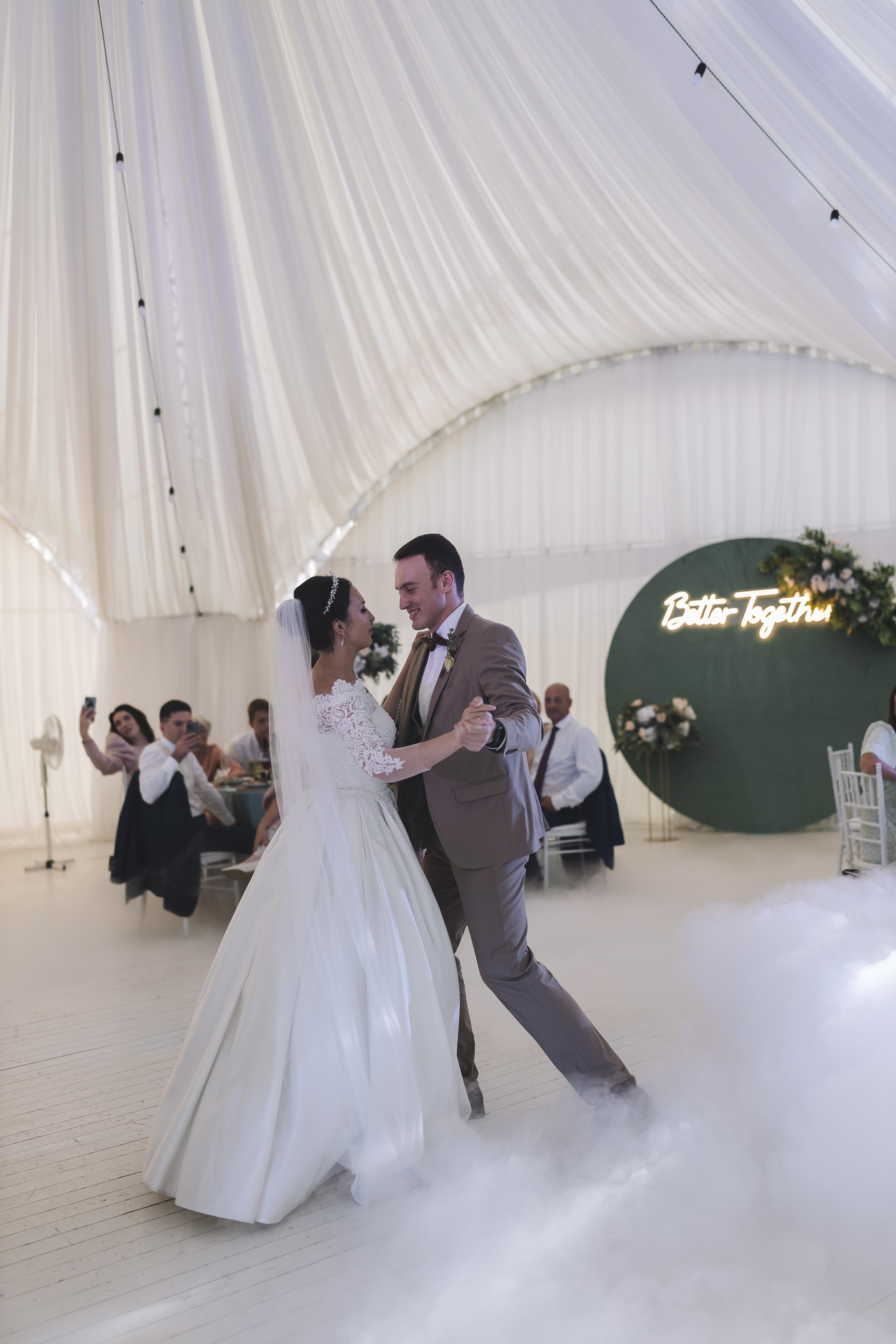 Свадебная фотосессия в Парк-отеле Орловский. Свадебный фотограф в Москве — Оскар Гелманов