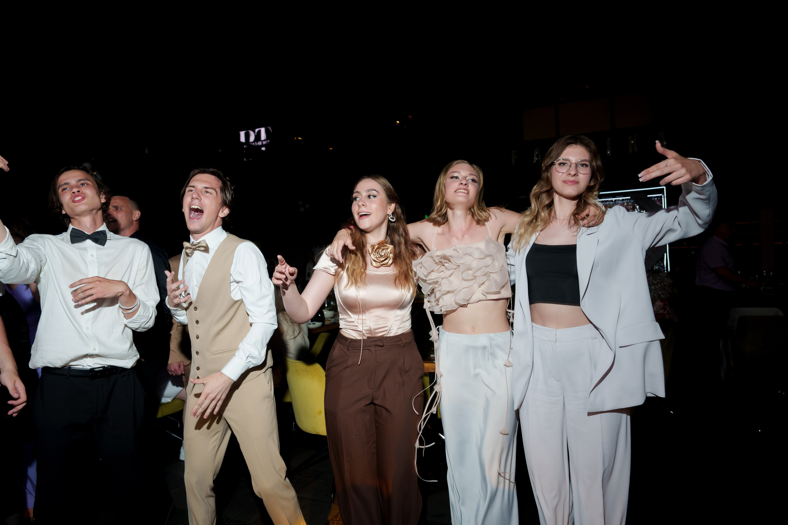 Выпускной Гимназия 7. Свадебный и репортажный фотограф Элина Козырьянова