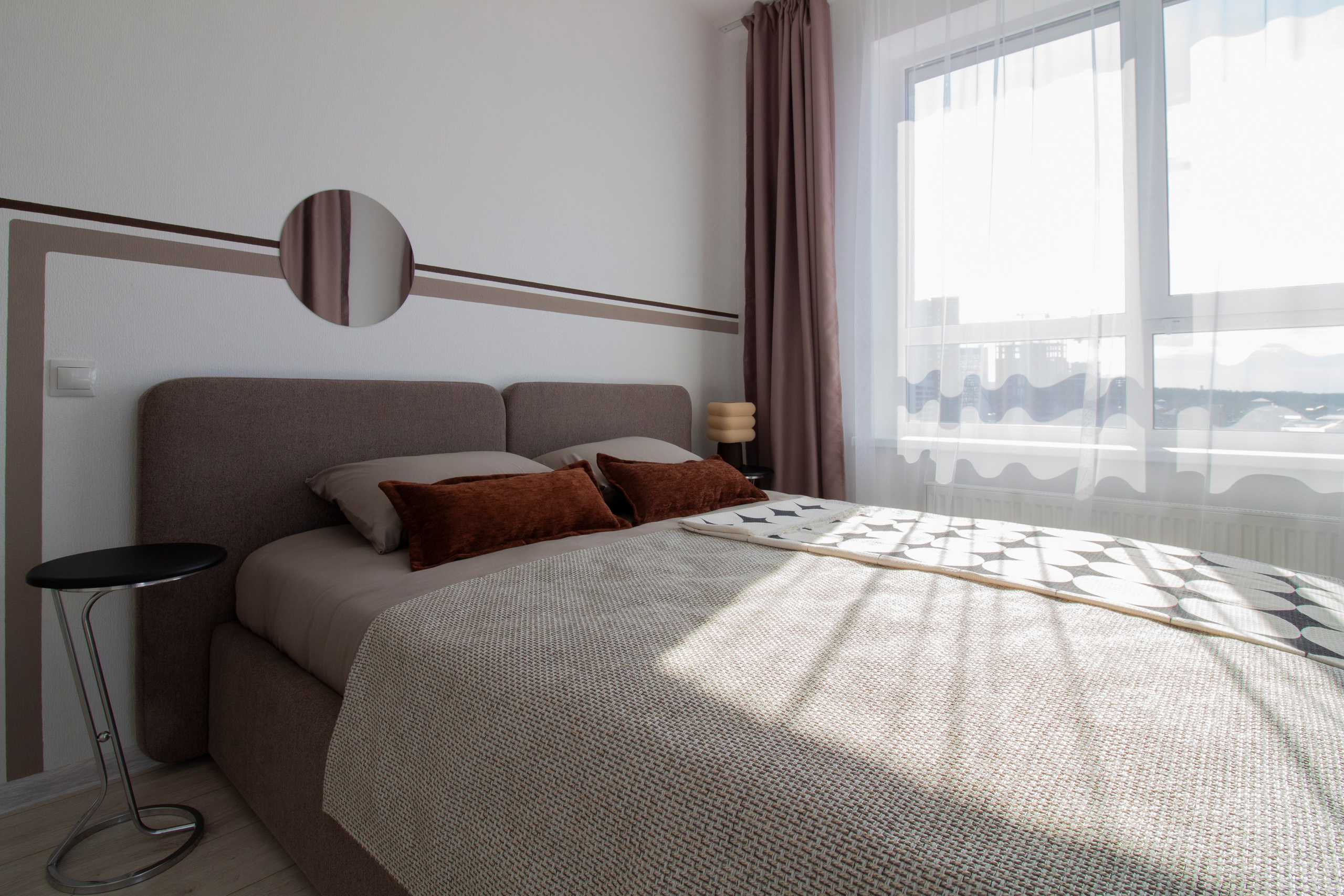 Параллельные линии — геометричная квартира для сдачи в аренду. Хоумстейджинг и дизайн. Екатеринбург