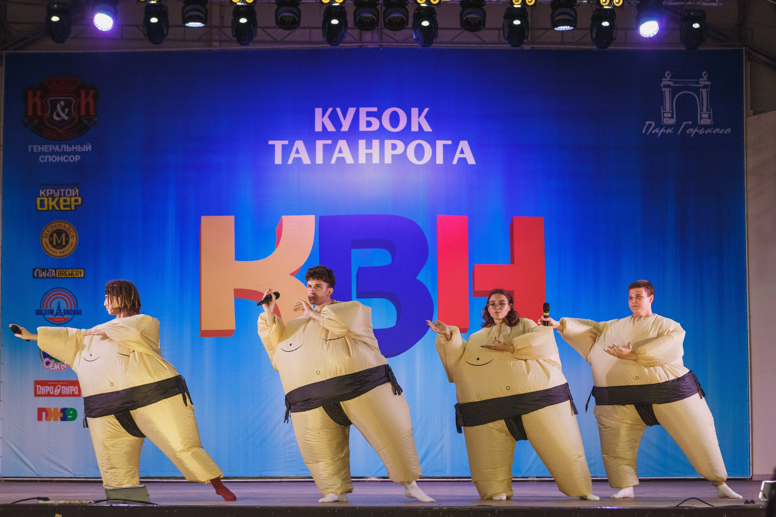 Шутки с уголка: Весёлый день с КВН в Парке Горького Таганрога. Свадебный и семейный фотограф в Таганроге Бакарюк Антон