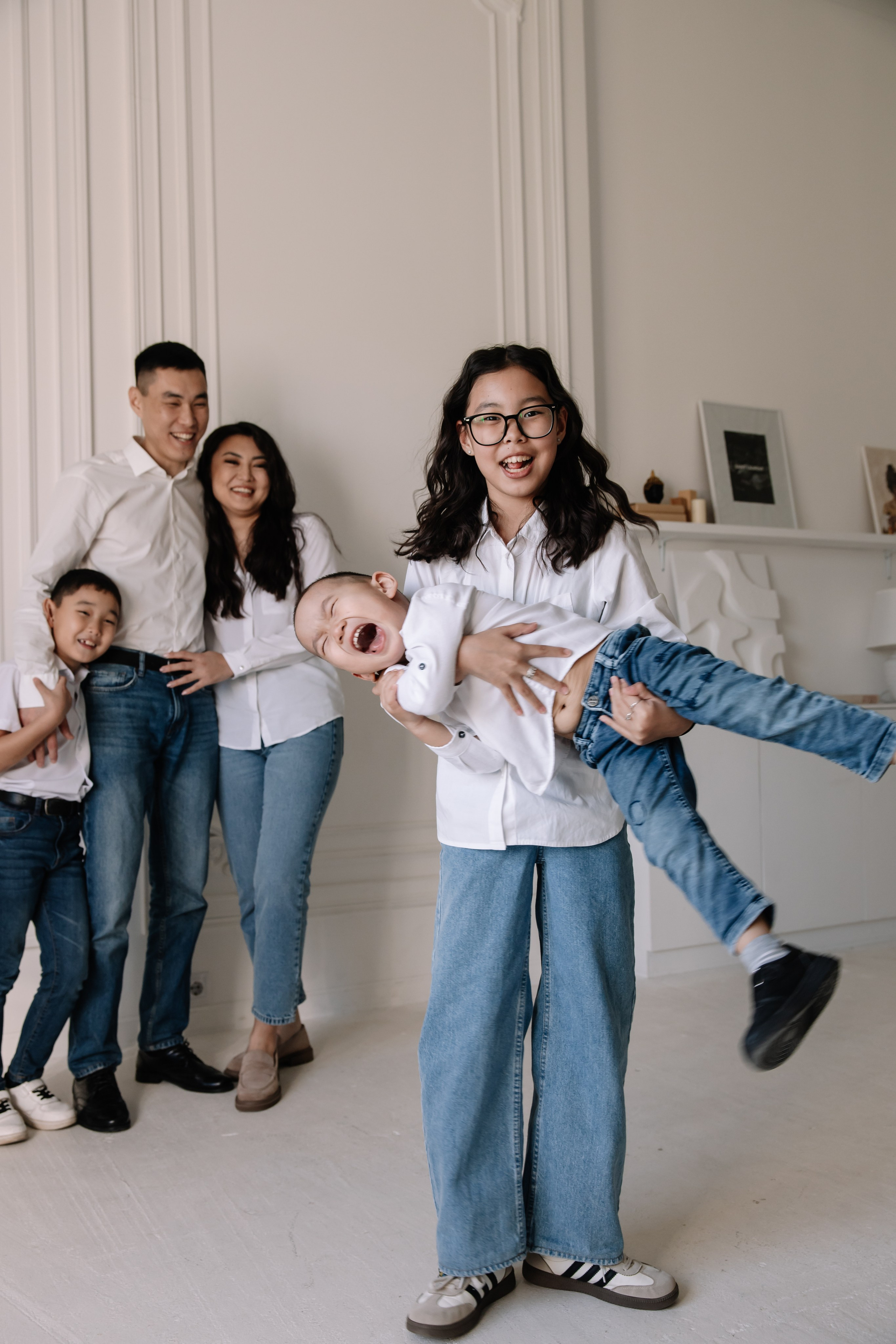 Семейная фотосессия в студии. Свадебный и семейный фотограф в Элисте Лиджик Сарлов