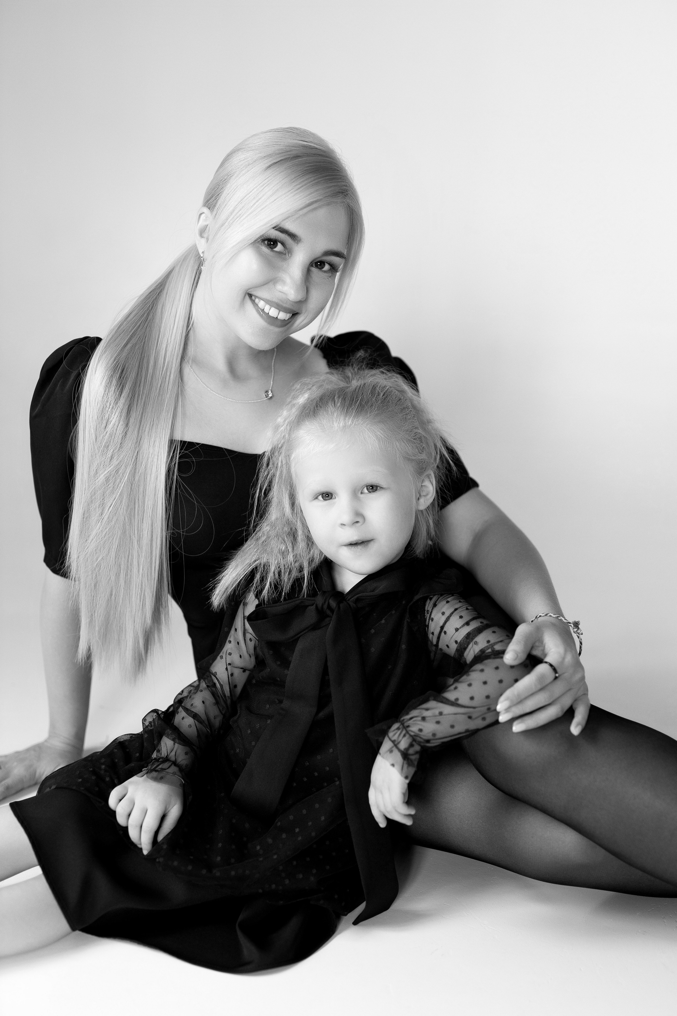 Семейная фотосессия монохром. Свадебный и семейный фотограф в Алматы Алексей Балышев