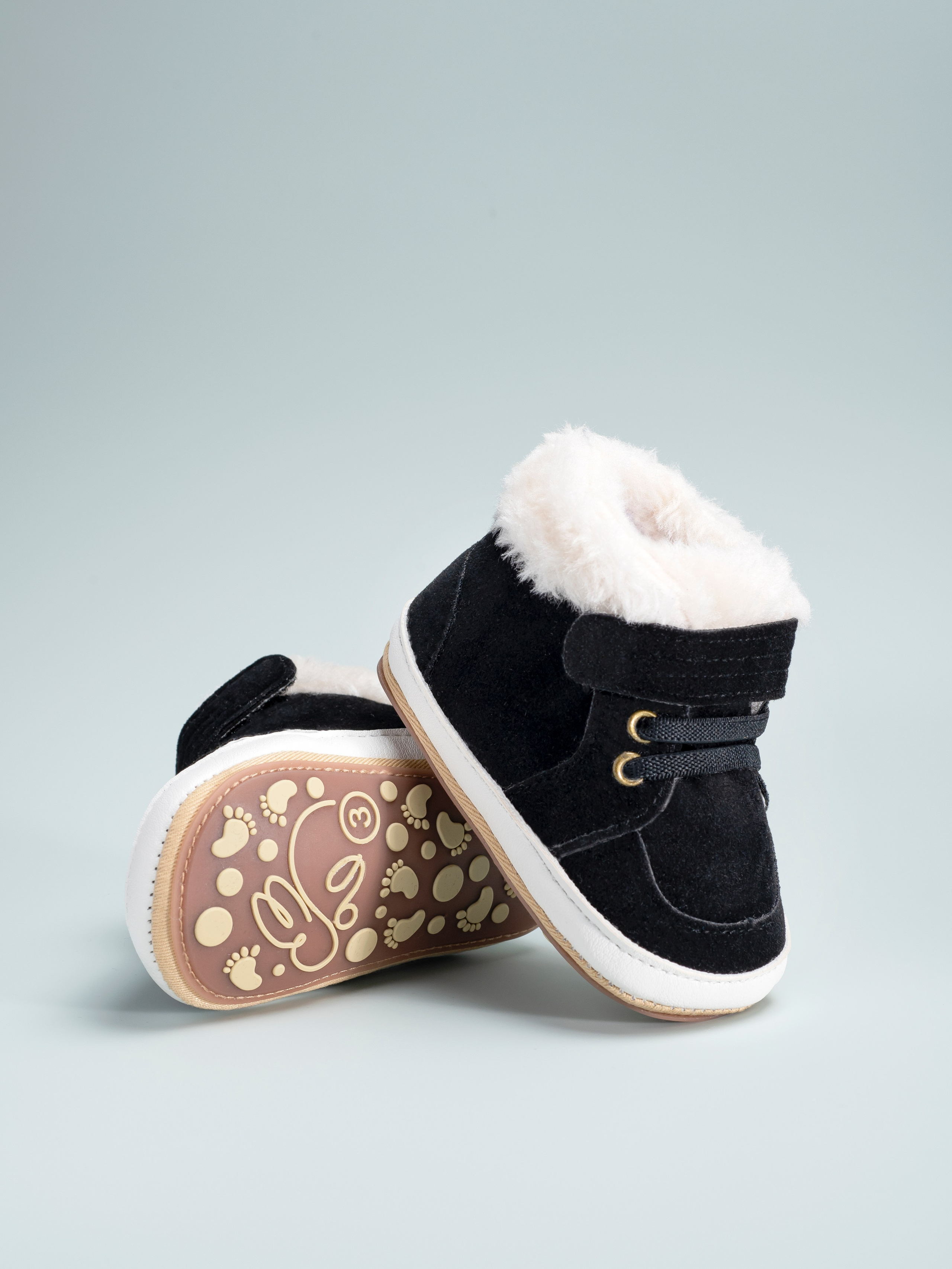 Фотосъемка обуви для малышей для маркетплейсов