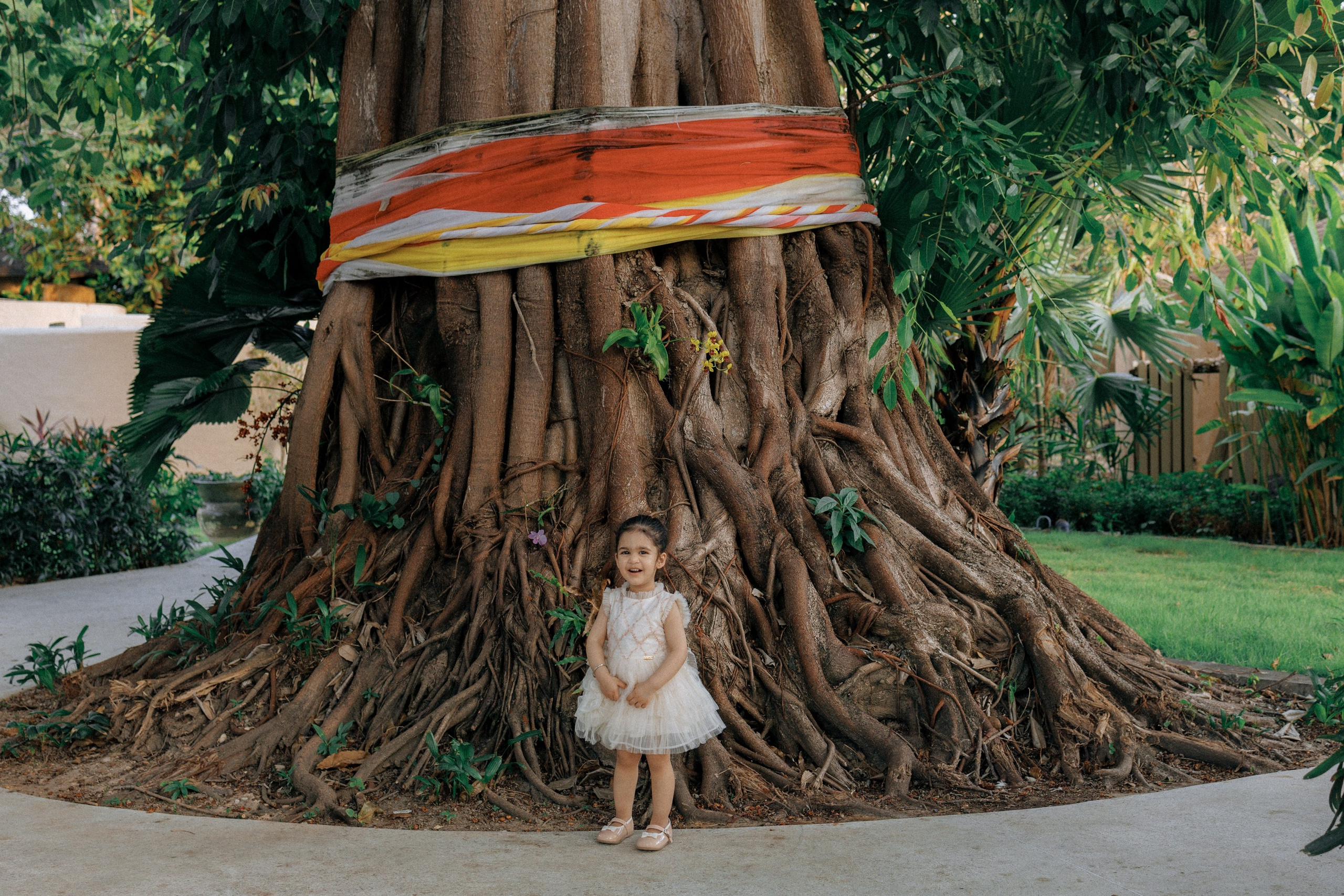 Family photoshoot in Phuket, Thailand. Fedor Lemeshko — Destination Wedding and Family Lifestyle photographer