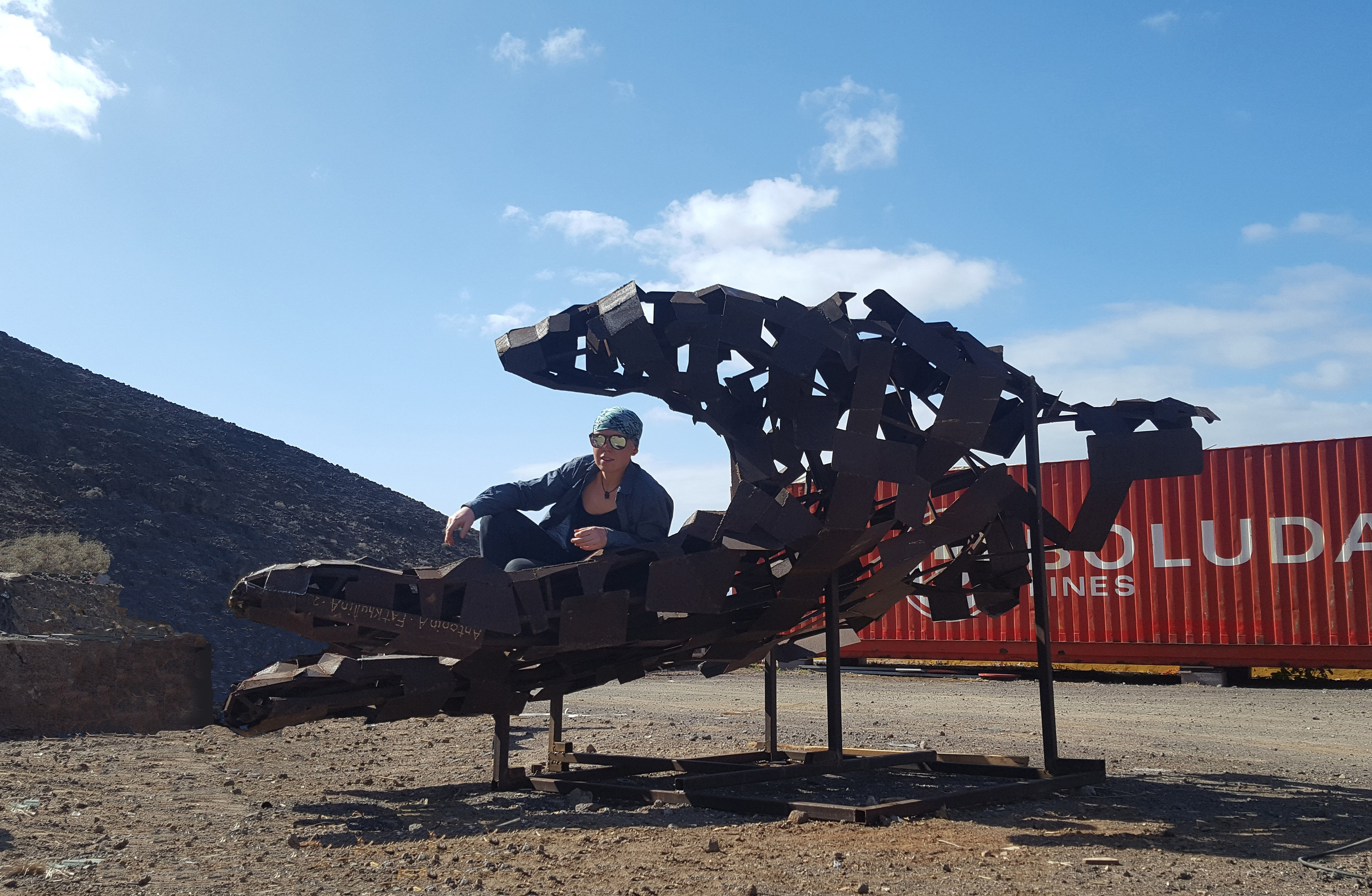 Пусть первым бросит камень / Испания / Фуэртевентура / 2018. Художник — скульптор Антонина Фатхуллина