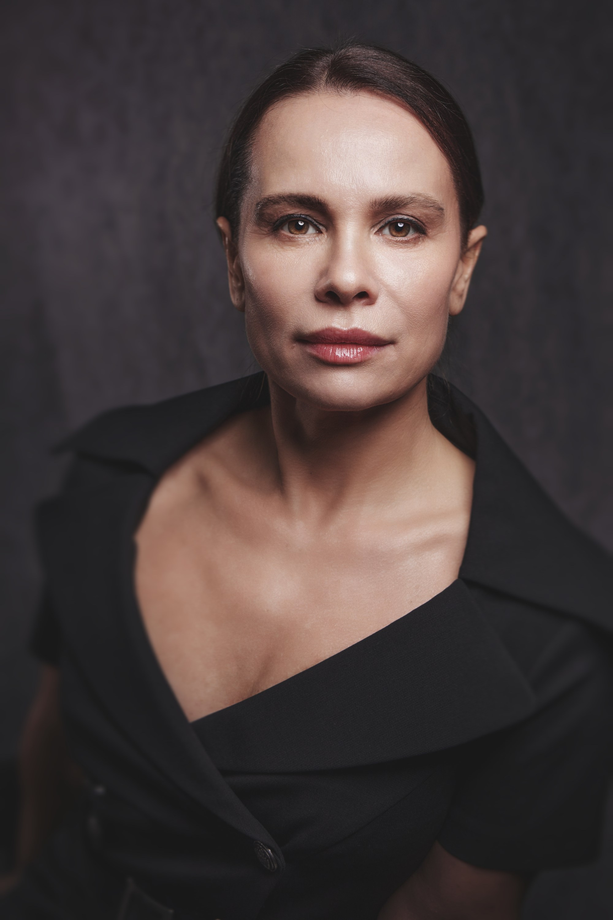 Сделать портрет в Зеленограде. Фотосъемка на портрет. Красивый портрет. Портретная фотосъемка. Фото на документы в Зеленограде. Фото на паспорт. Портретная фотостудия ЛукБук. Деловой портрет. Семейный портрет. Предметная фотосъемка