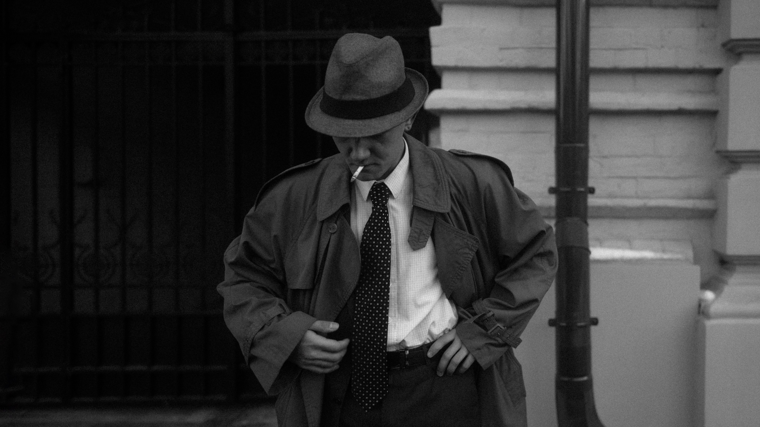 Мужская прогулочная фотосесся с Эриком в стиле фильма Оппенгеймер