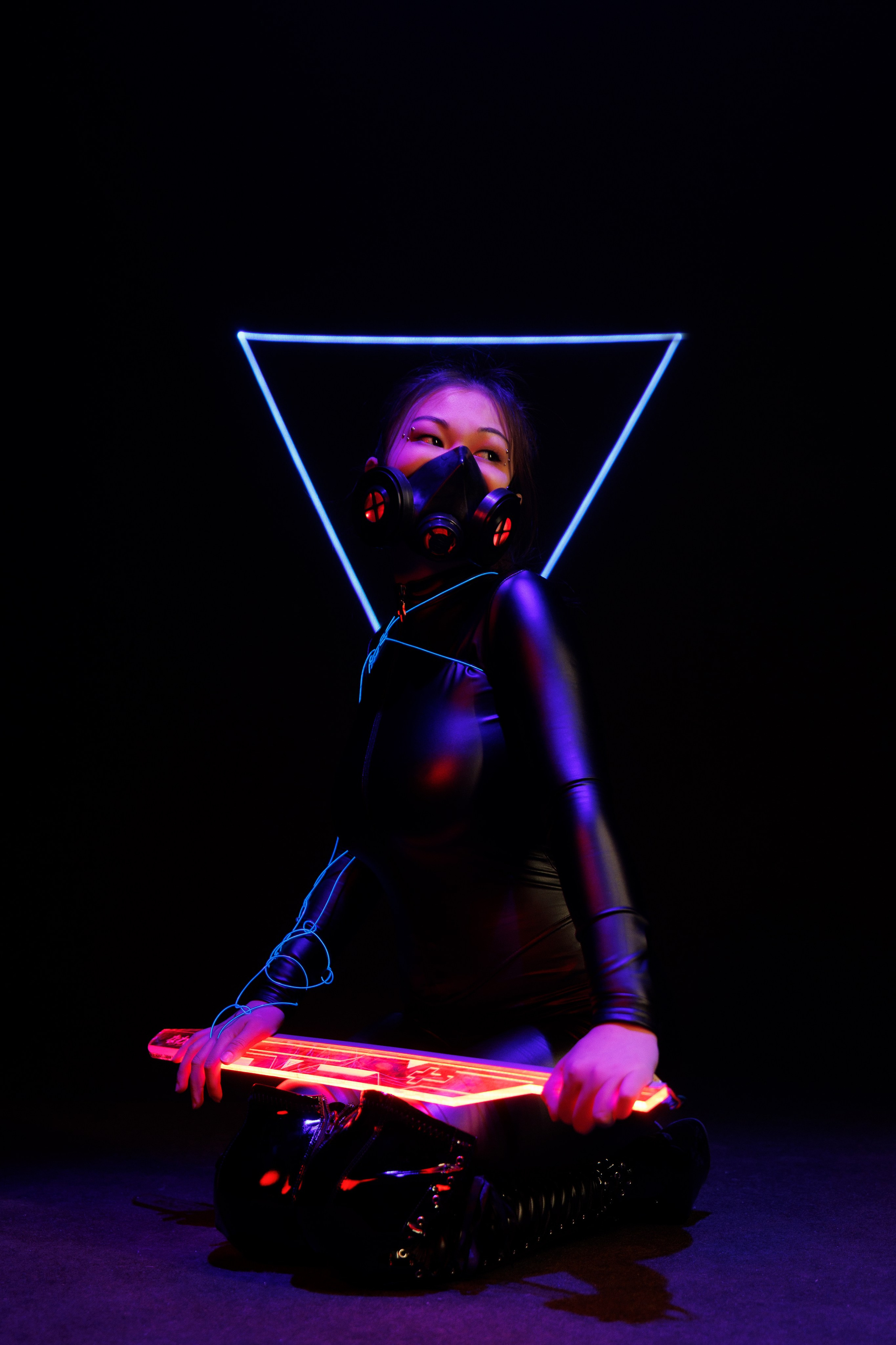 Неон и шибари. Photomantis