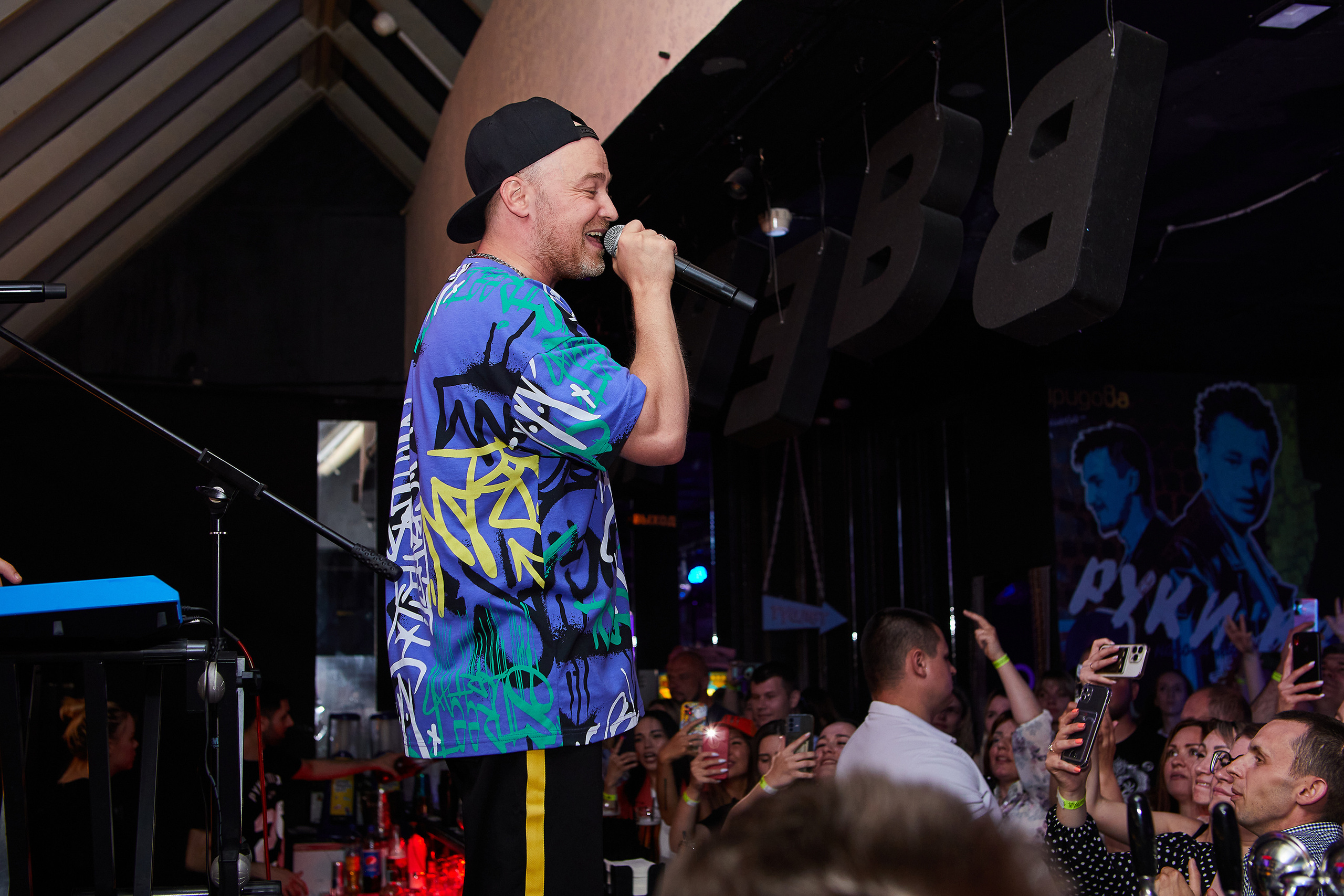 Выступление группы Фактор 2 в баре «Руки вверх». Репортажный Фотограф Москва Дарья Лунева