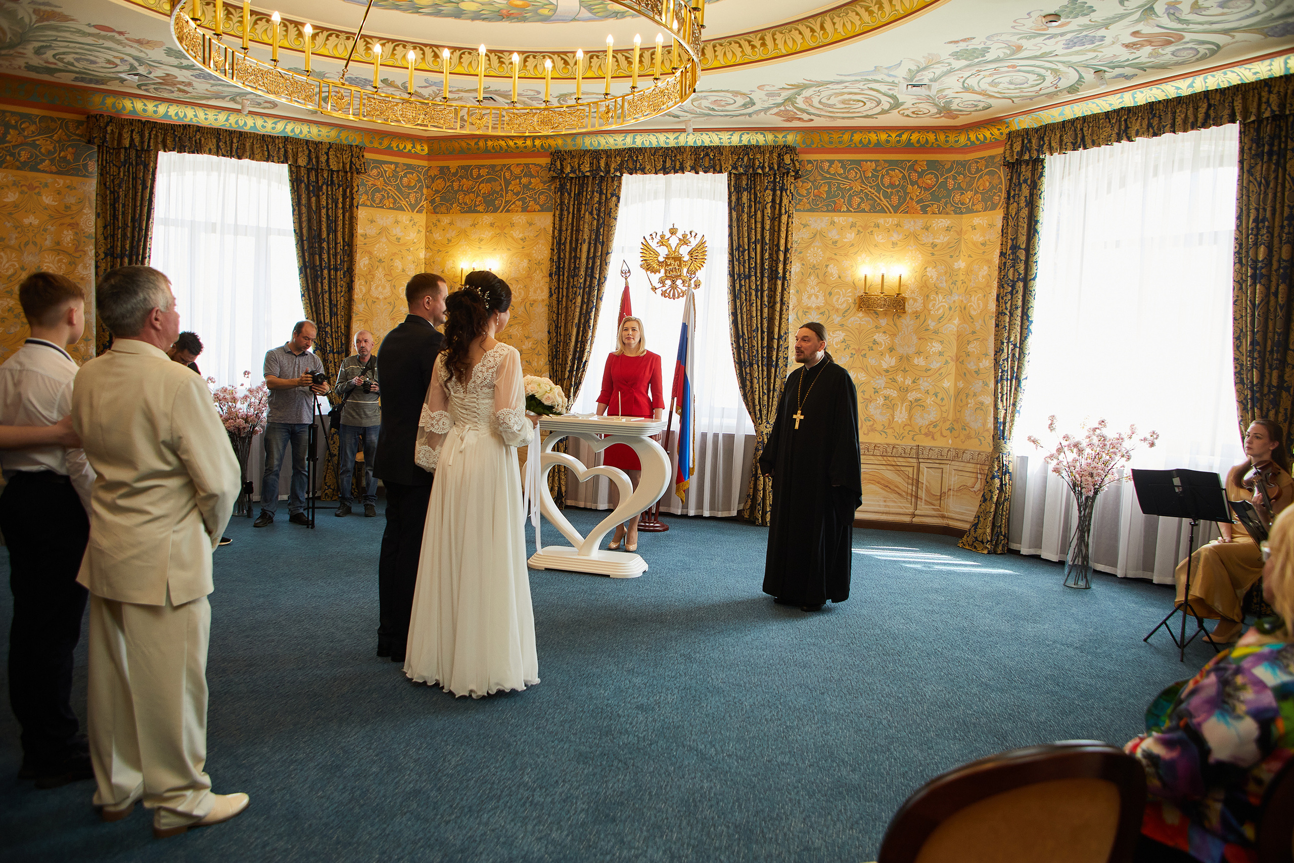 Венчание и Регистрация брака в Никольском храме. Репортажный Фотограф Москва Дарья Лунева