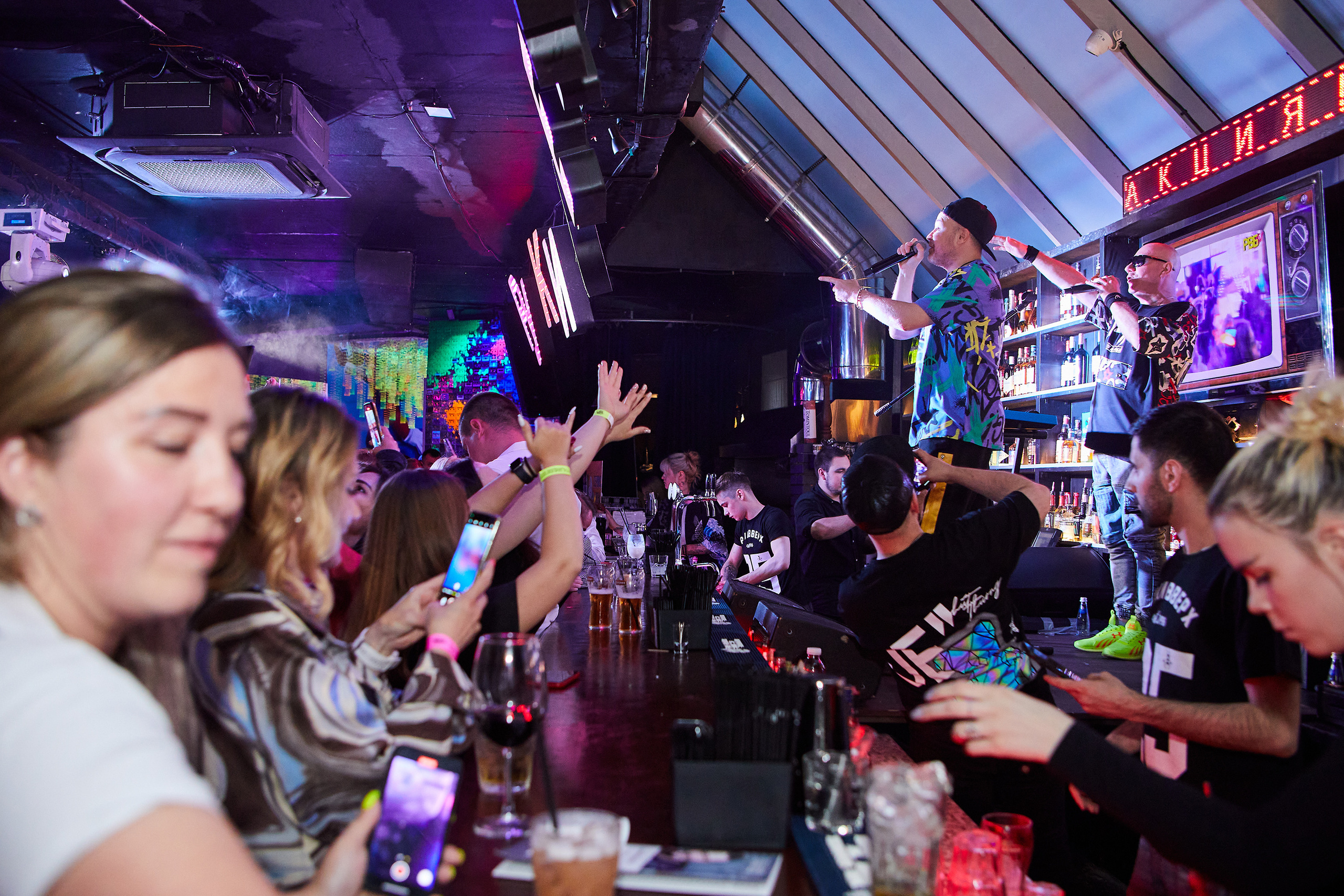 Выступление группы Фактор 2 в баре «Руки вверх». Репортажный Фотограф Москва Дарья Лунева