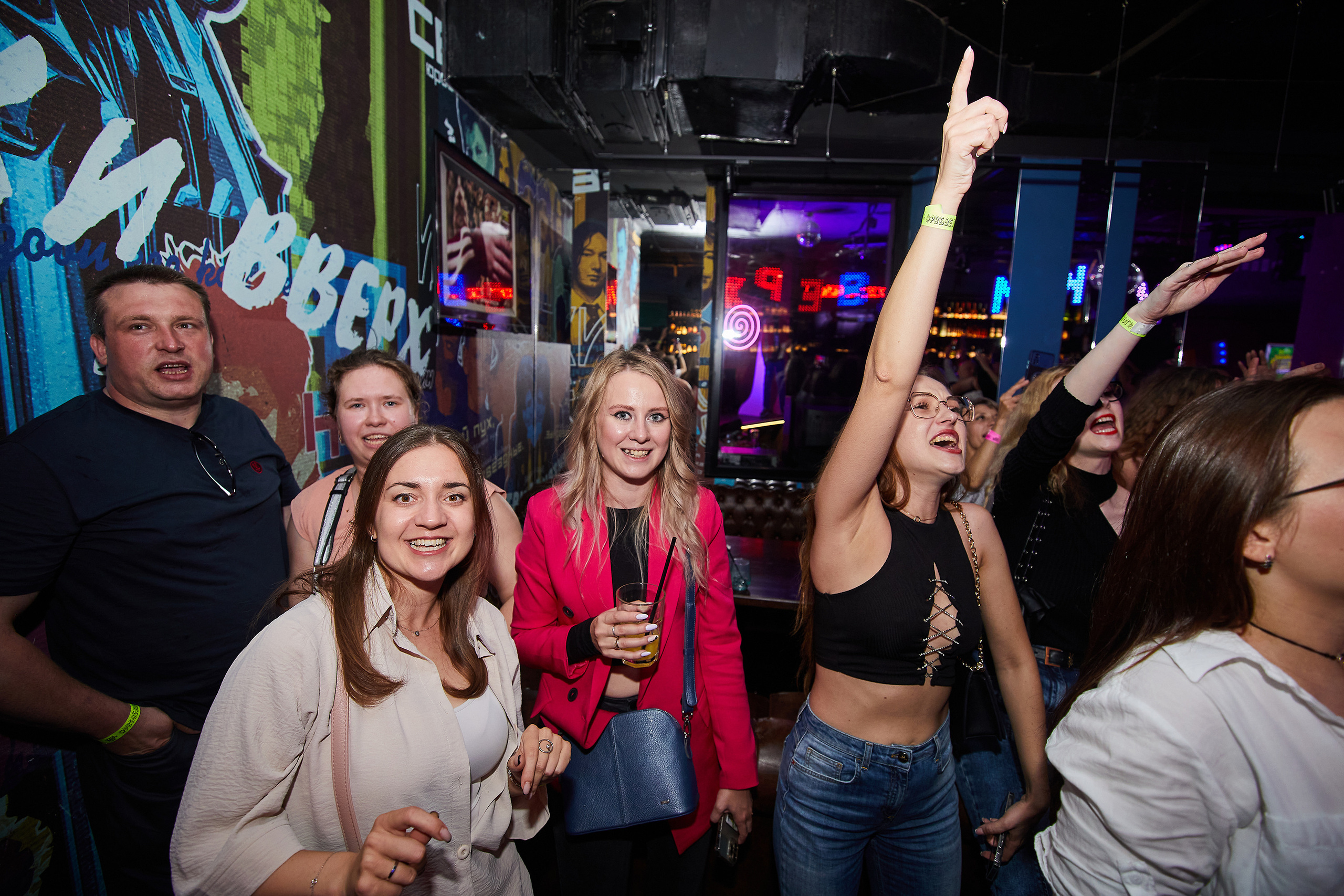 Выступление группы Фактор 2 в баре «Руки вверх». Репортажный Фотограф Москва Дарья Лунева