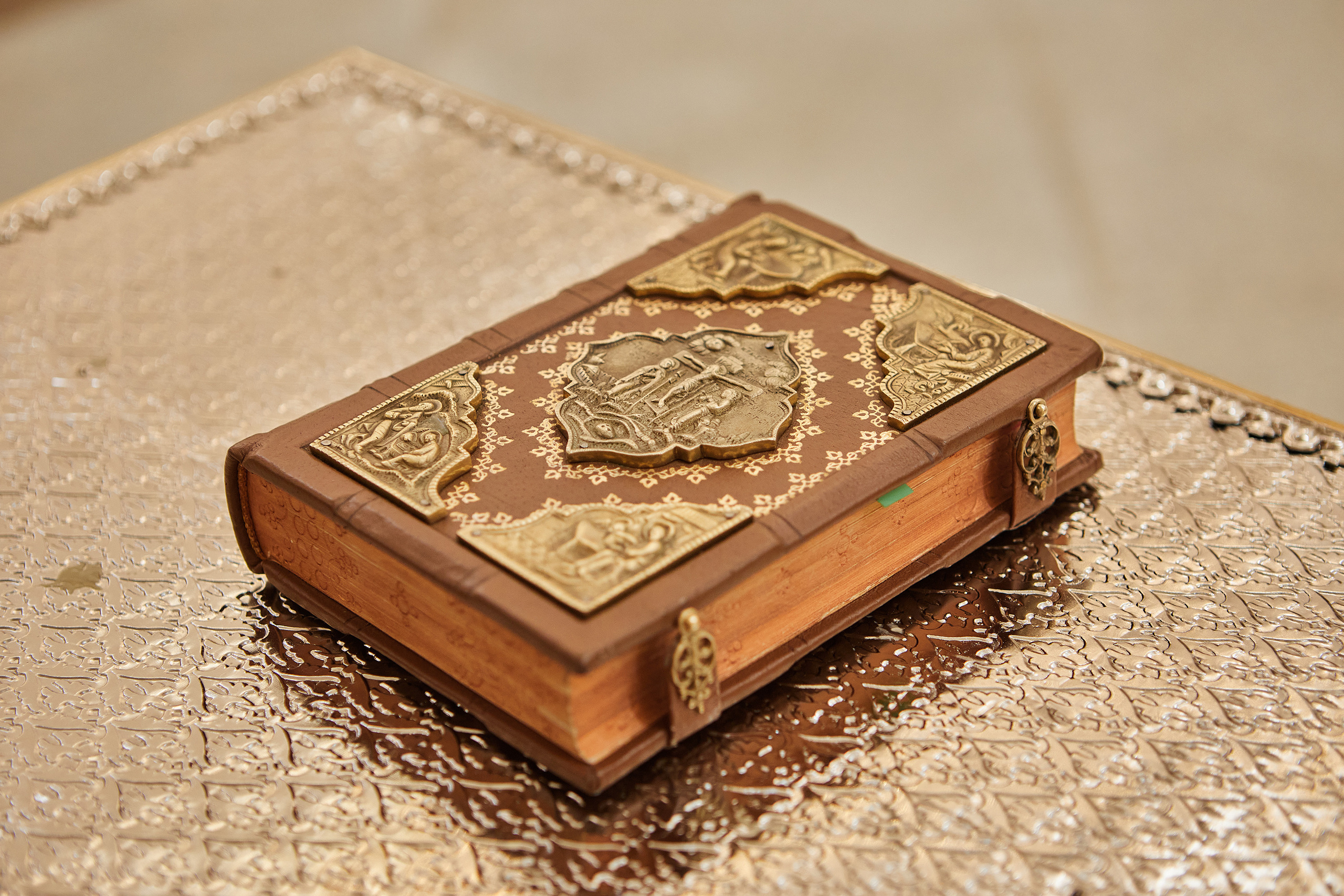 Венчание и Регистрация брака в Никольском храме. Репортажный Фотограф Москва Дарья Лунева