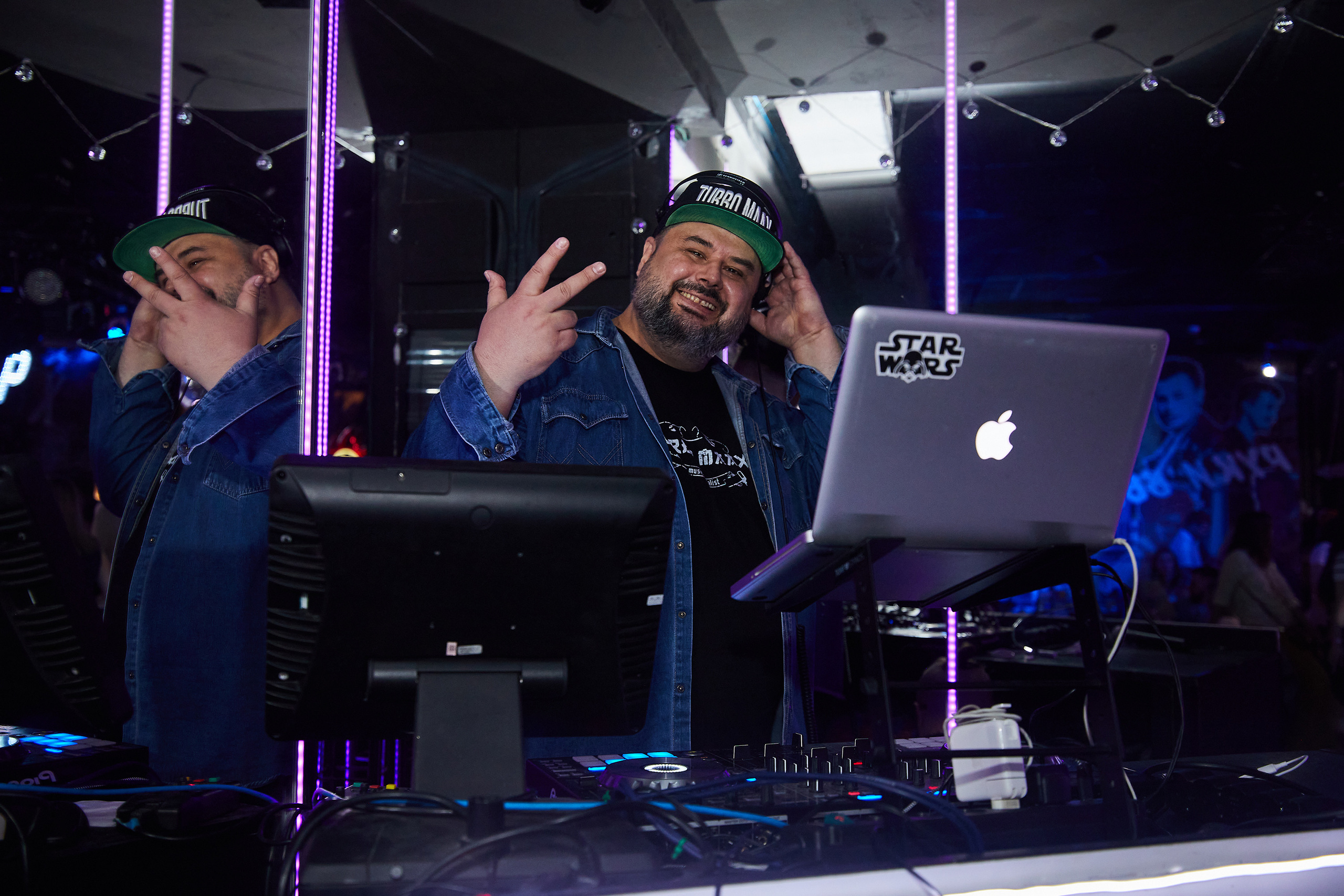 Выступление группы Фактор 2 в баре «Руки вверх». Репортажный Фотограф Москва Дарья Лунева