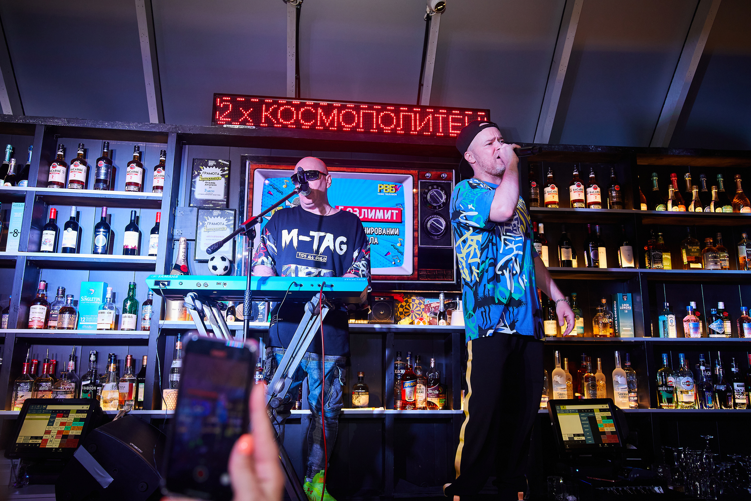 Выступление группы Фактор 2 в баре «Руки вверх». Репортажный Фотограф Москва Дарья Лунева