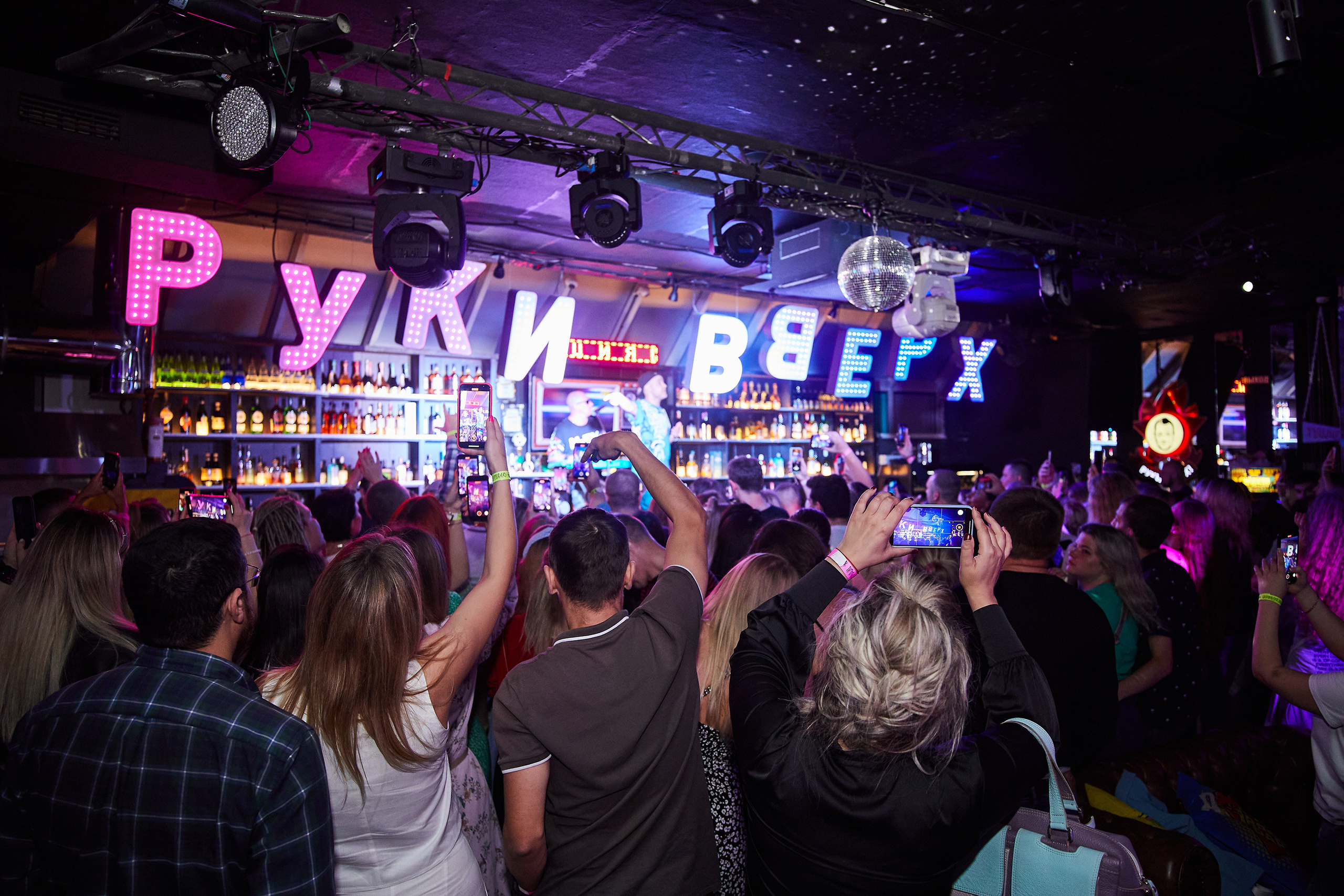 Выступление группы Фактор 2 в баре «Руки вверх». Репортажный Фотограф Москва Дарья Лунева