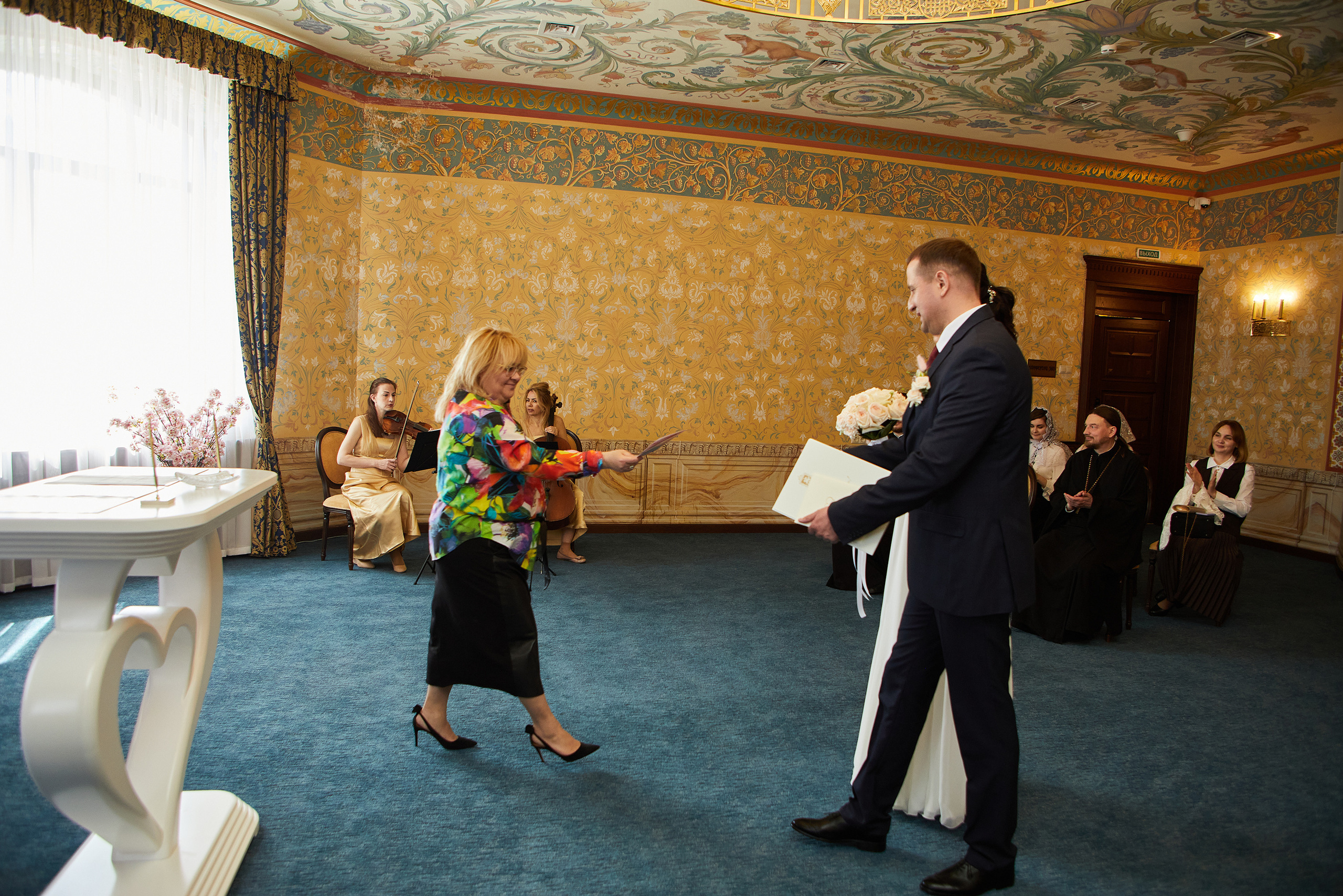 Венчание и Регистрация брака в Никольском храме. Репортажный Фотограф Москва Дарья Лунева