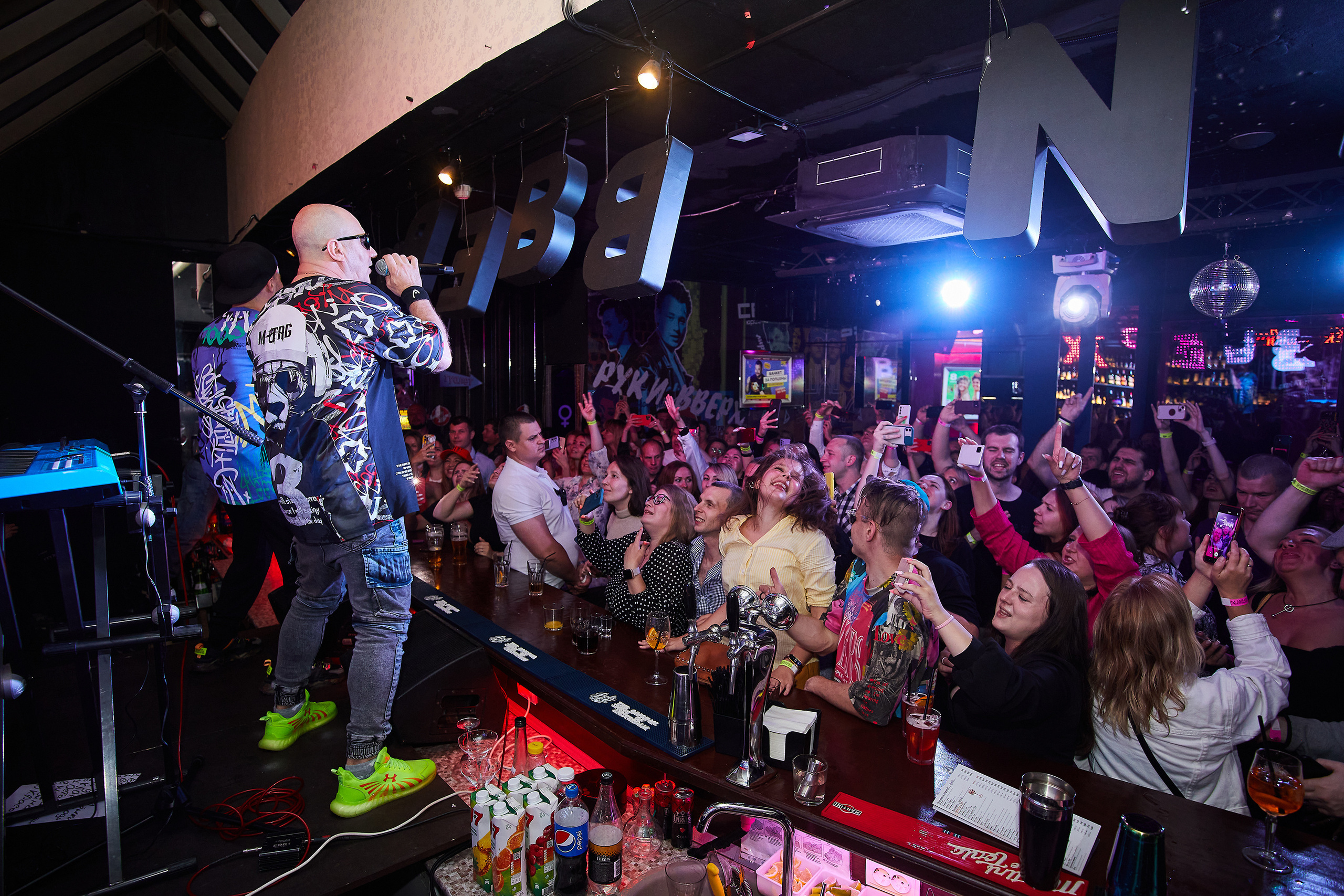 Выступление группы Фактор 2 в баре «Руки вверх». Репортажный Фотограф Москва Дарья Лунева