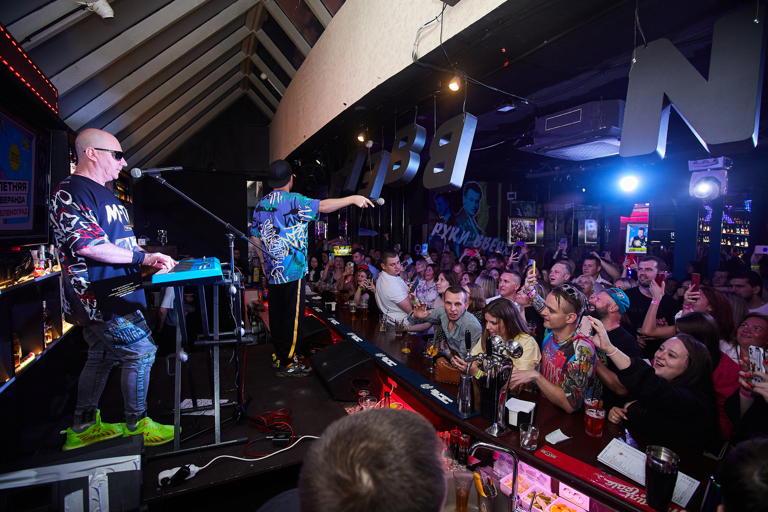 Выступление группы Фактор 2 в баре «Руки вверх». Репортажный Фотограф Москва Дарья Лунева