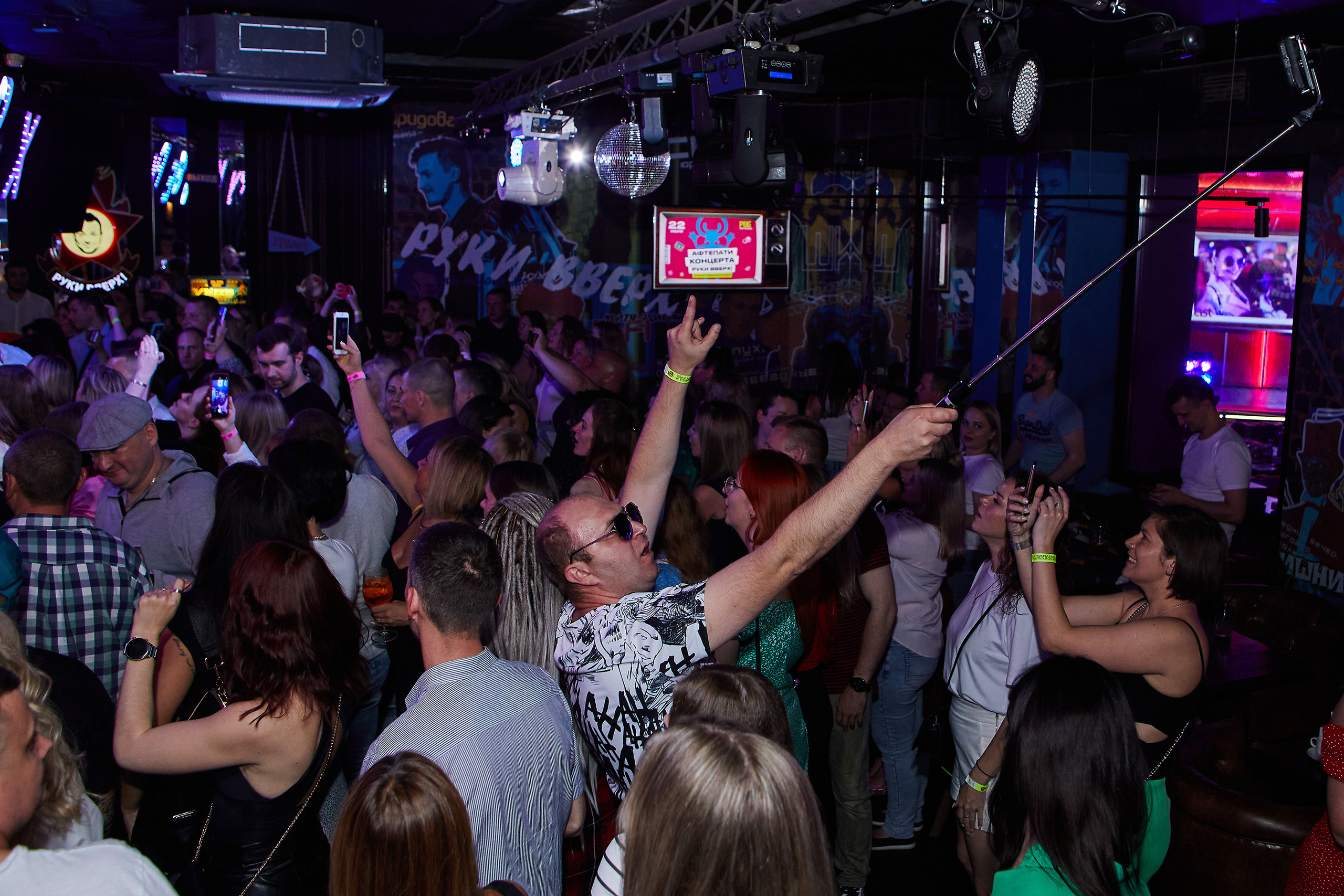 Выступление группы Фактор 2 в баре «Руки вверх». Репортажный Фотограф Москва Дарья Лунева