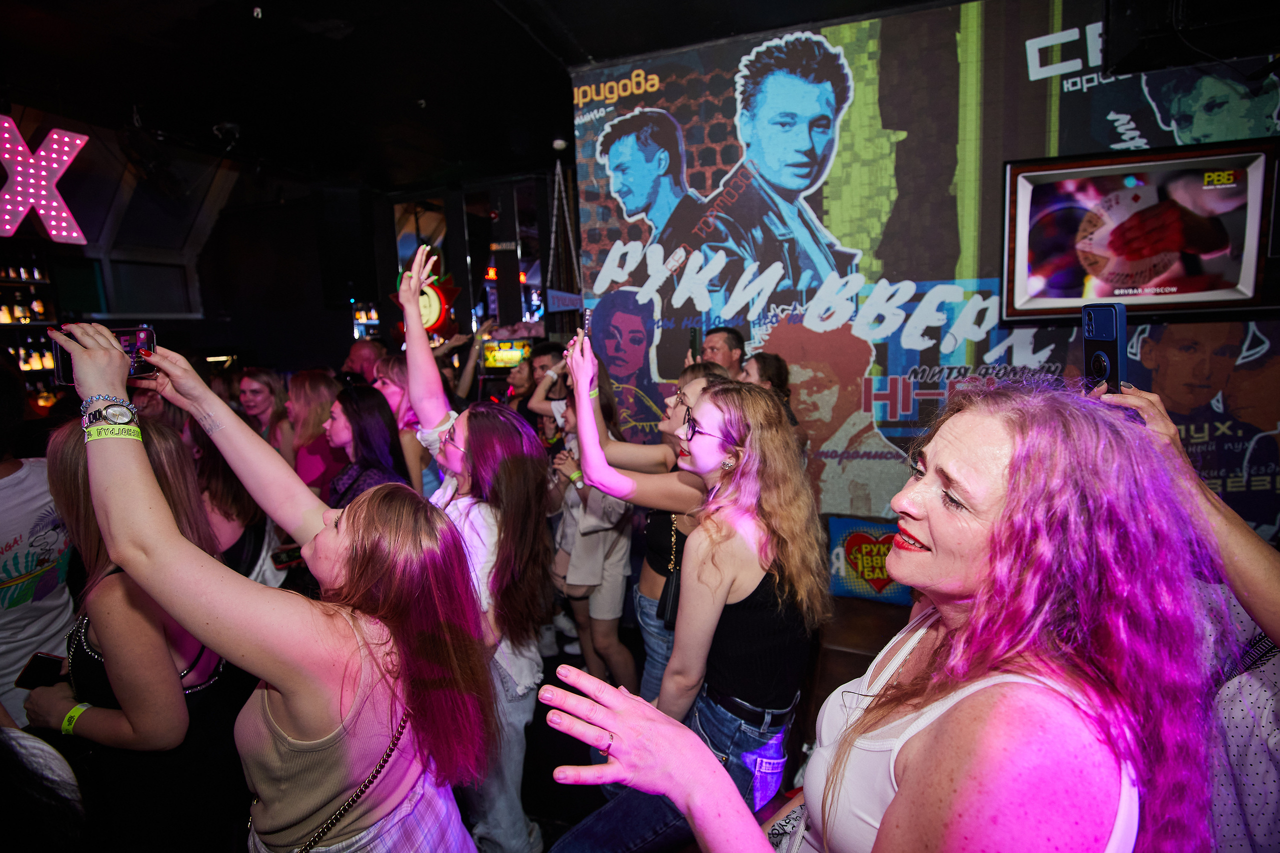 Выступление группы Фактор 2 в баре «Руки вверх». Репортажный Фотограф Москва Дарья Лунева
