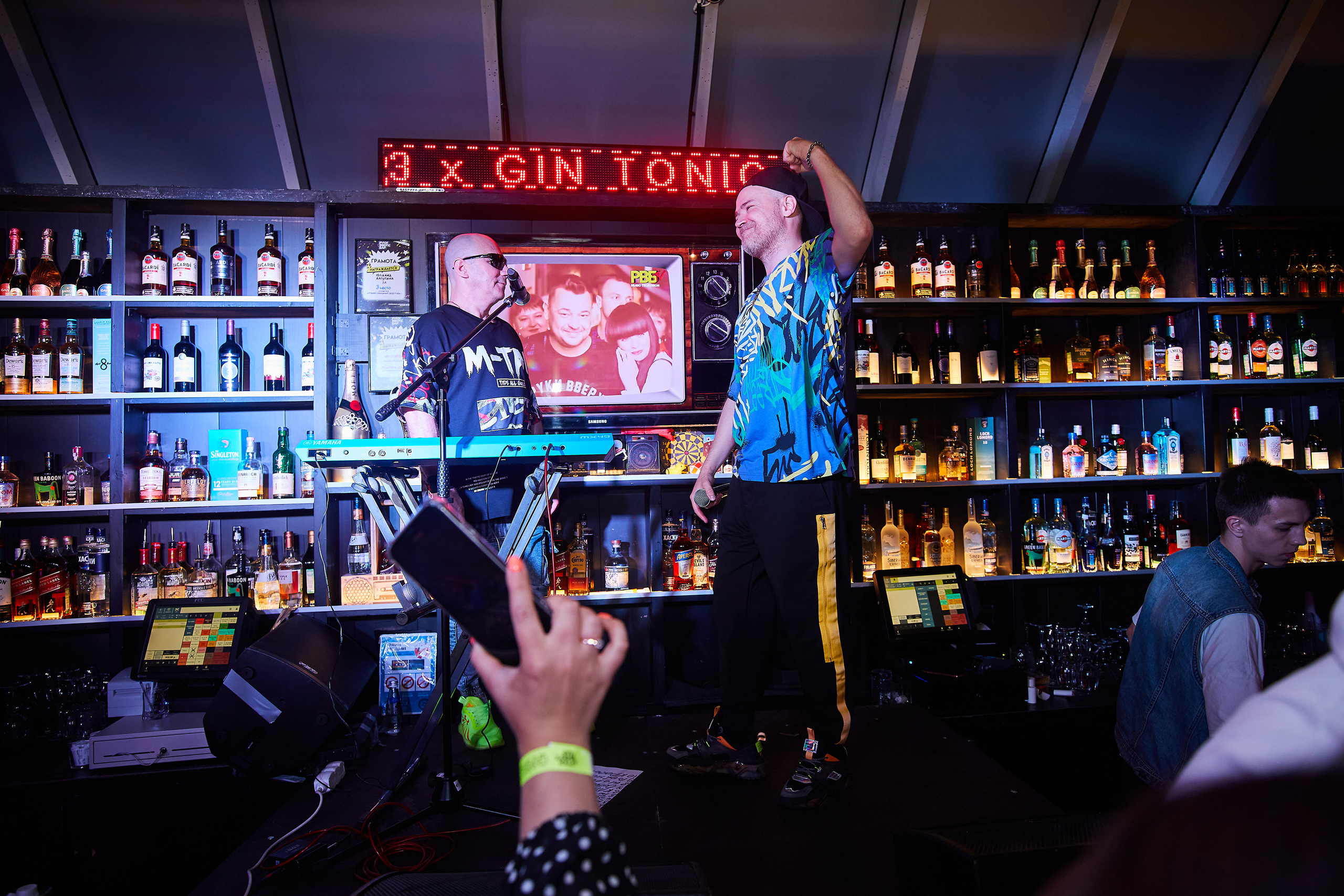 Выступление группы Фактор 2 в баре «Руки вверх». Репортажный Фотограф Москва Дарья Лунева