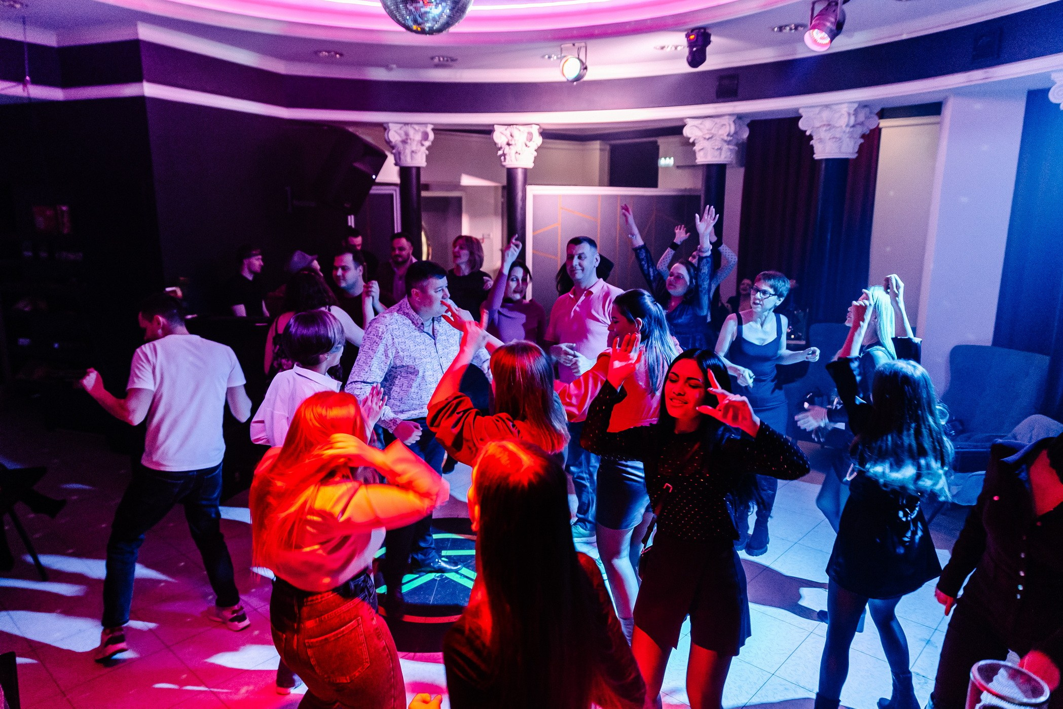 8 марта в лаунж-баре Major 2024. Свадебный, семейный и детский фотограф в Калининграде Елена Кравцова