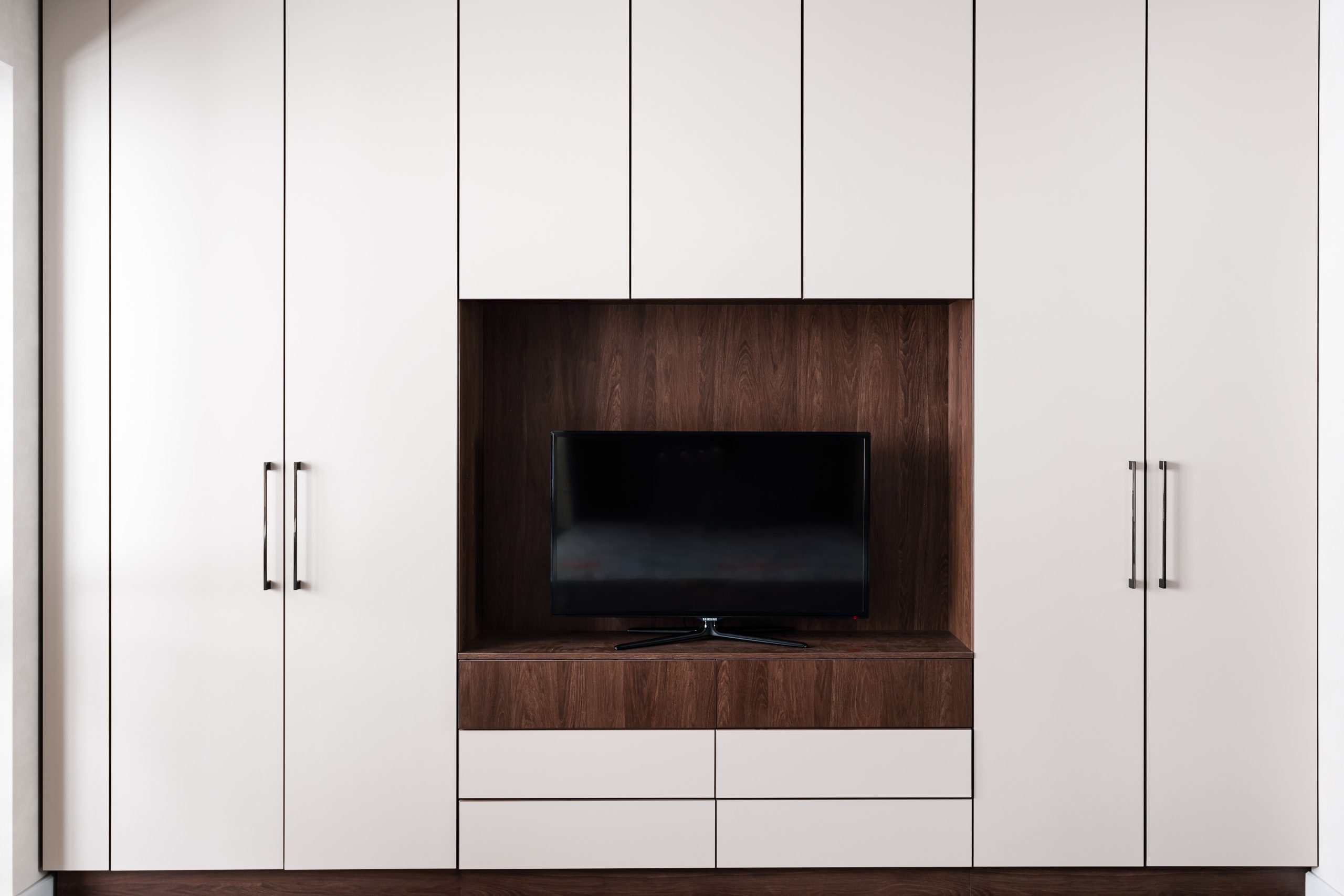 Квартира в Краснодаре - фото 13 - интерьер мастер спальни