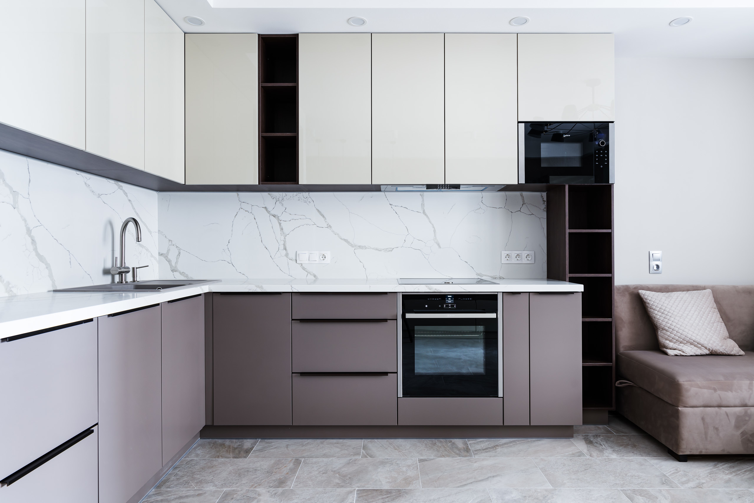 Квартира в Краснодаре - фото 2 - интерьер кухни