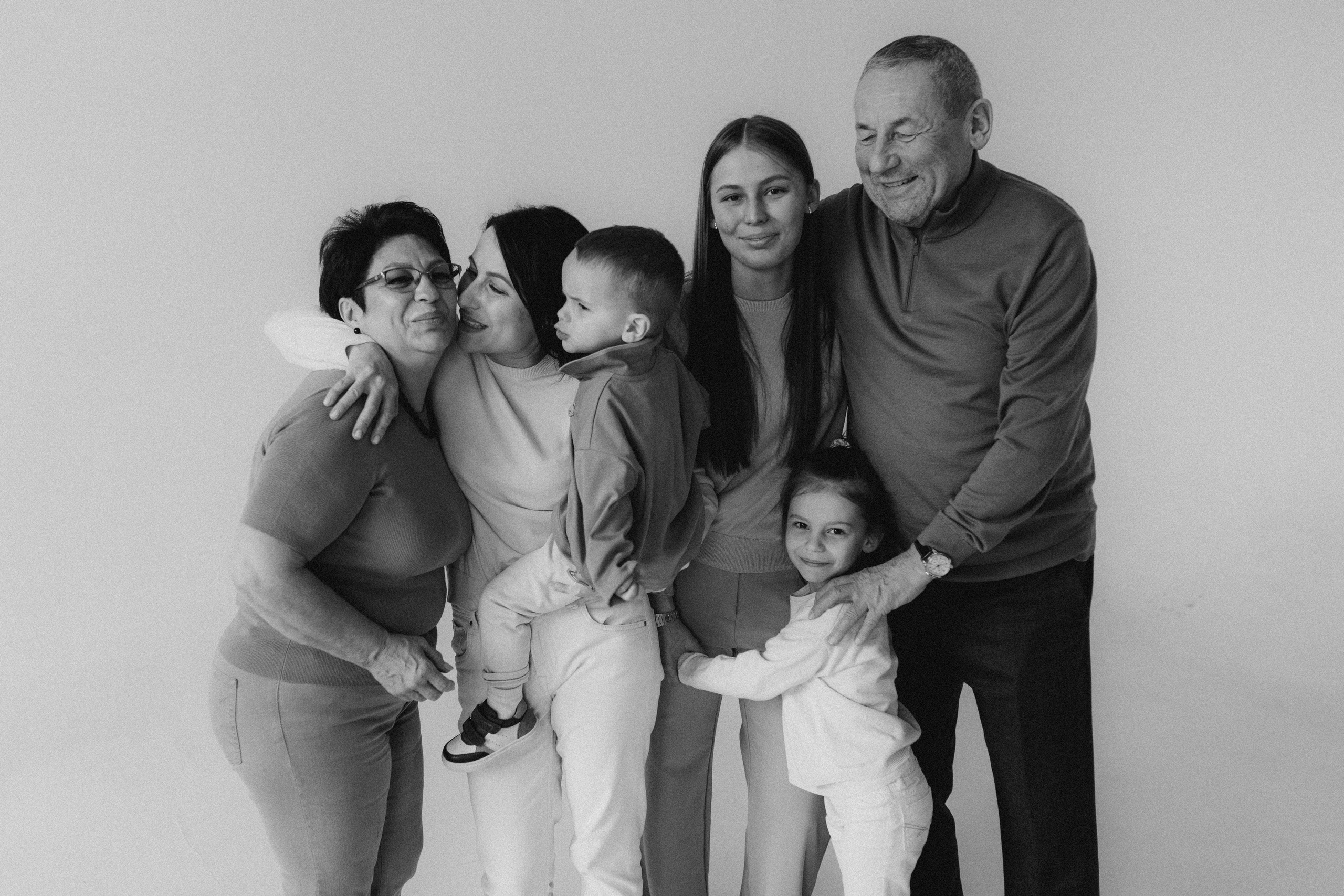 Семейная съёмка на циклораме. Фотограф НОГИНСК, Москва, Анастасия Белая