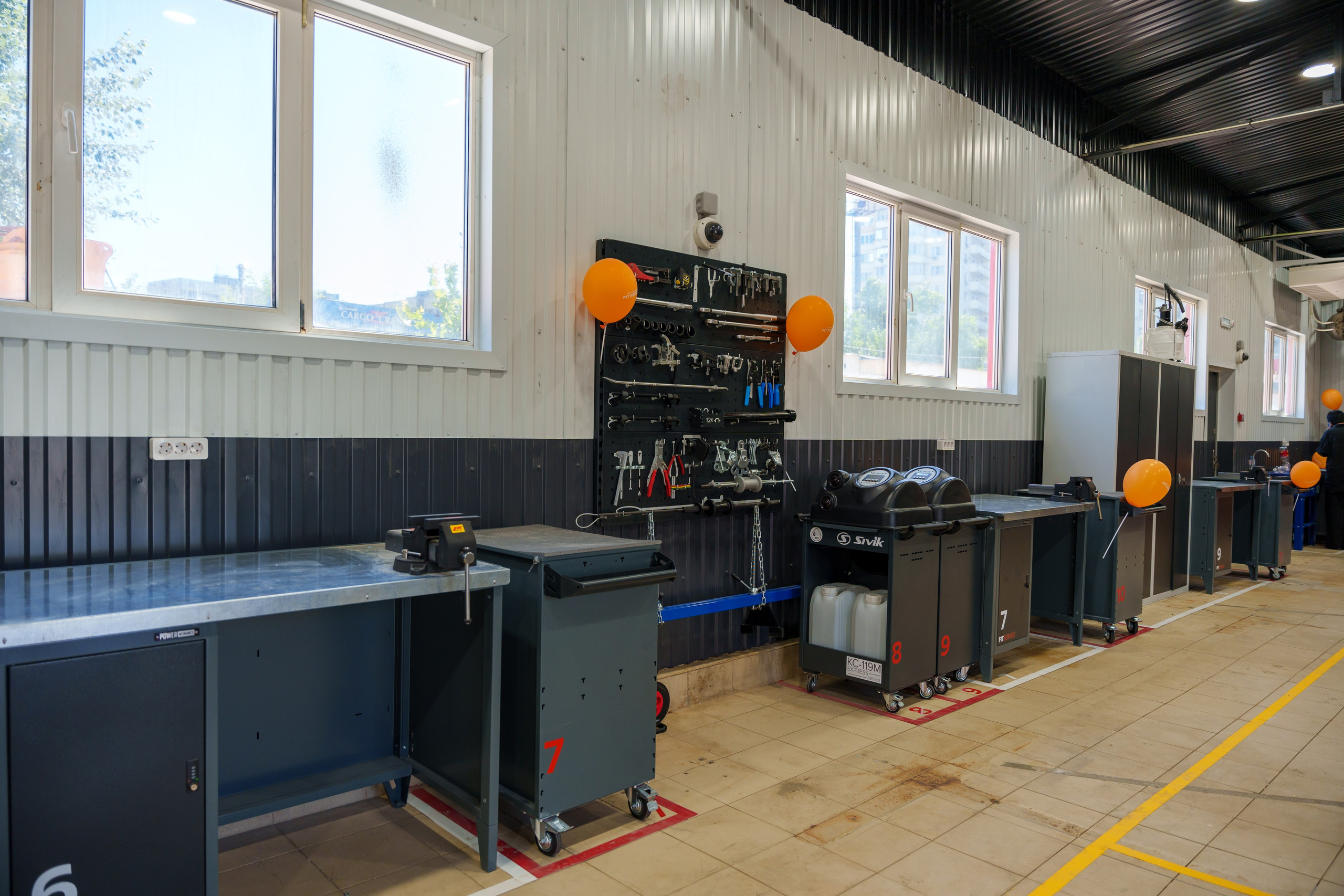 Интерьерная фотосъемка автосервиса Fit Service в Краснодаре — Профессиональная фотосъемка интерьера техцентра в Краснодаресеть СТО. Шедевры для Вас! Фотограф и Видеограф в Краснодаре Пахиев Руслан